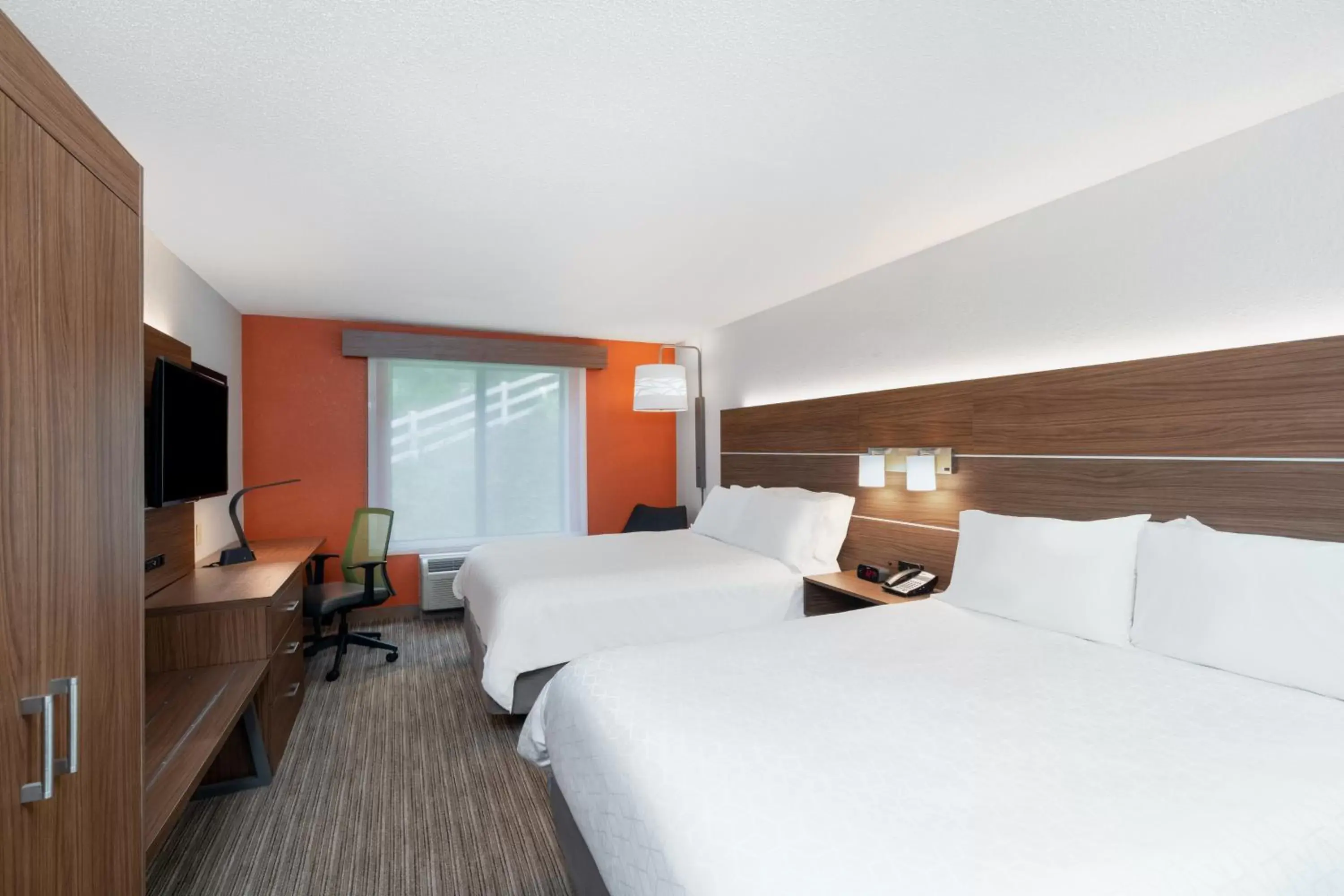 Photo of the whole room, Bed in Holiday Inn Express & Suites Tell City, an IHG Hotel