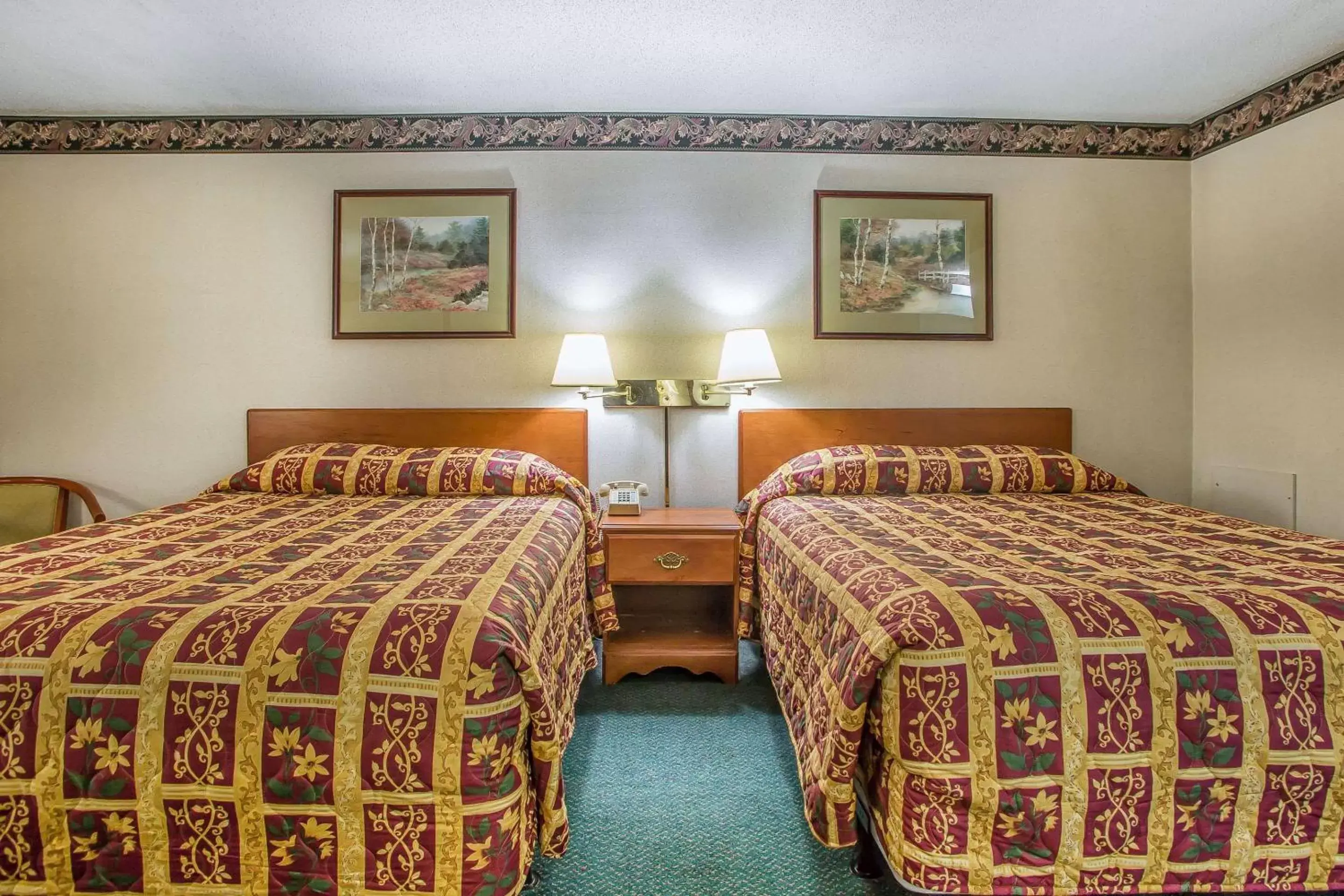 Photo of the whole room, Bed in Rodeway Inn Bedford