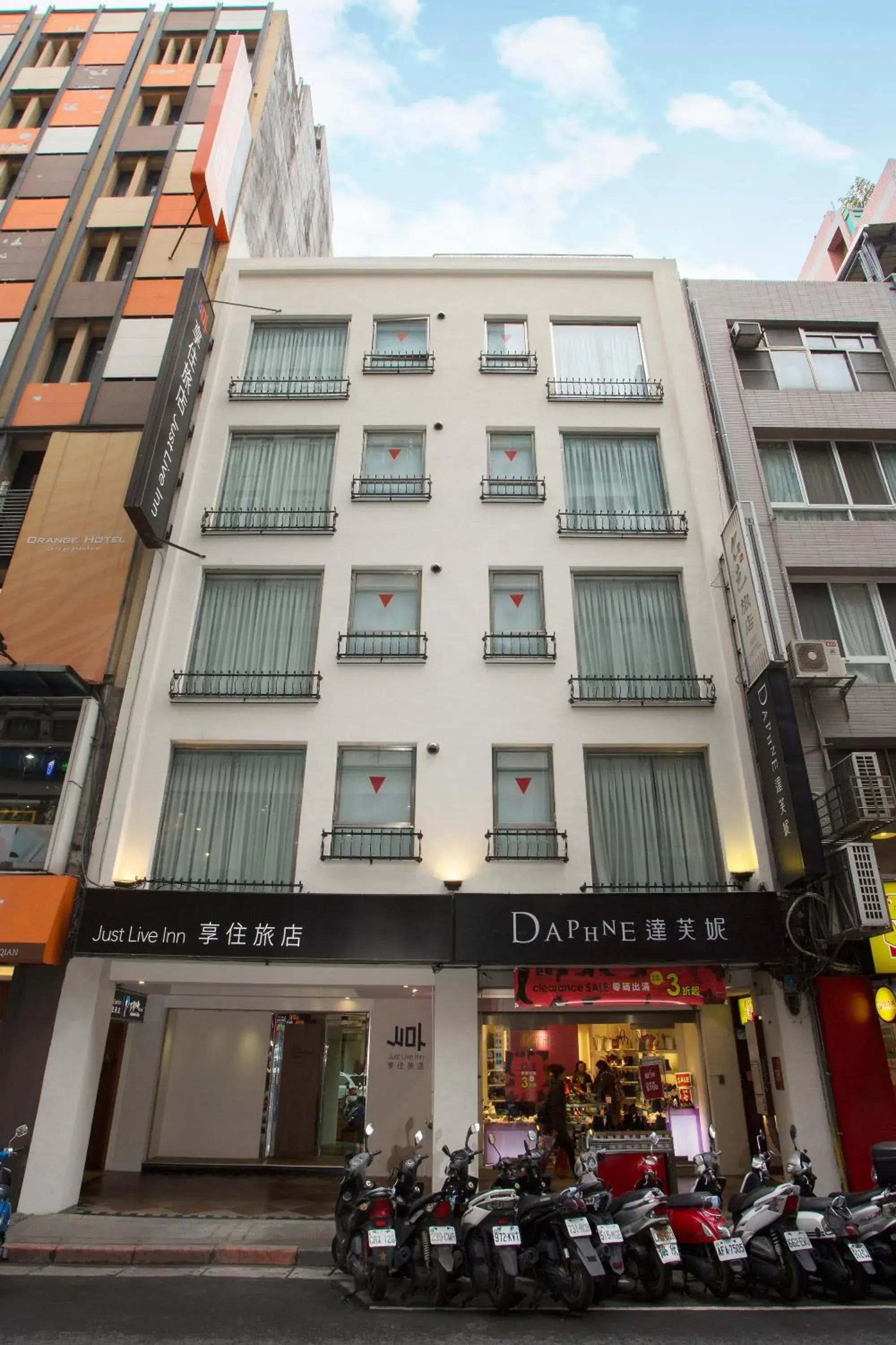 Facade/entrance, Property Building in Just Live Inn-Taipei Station