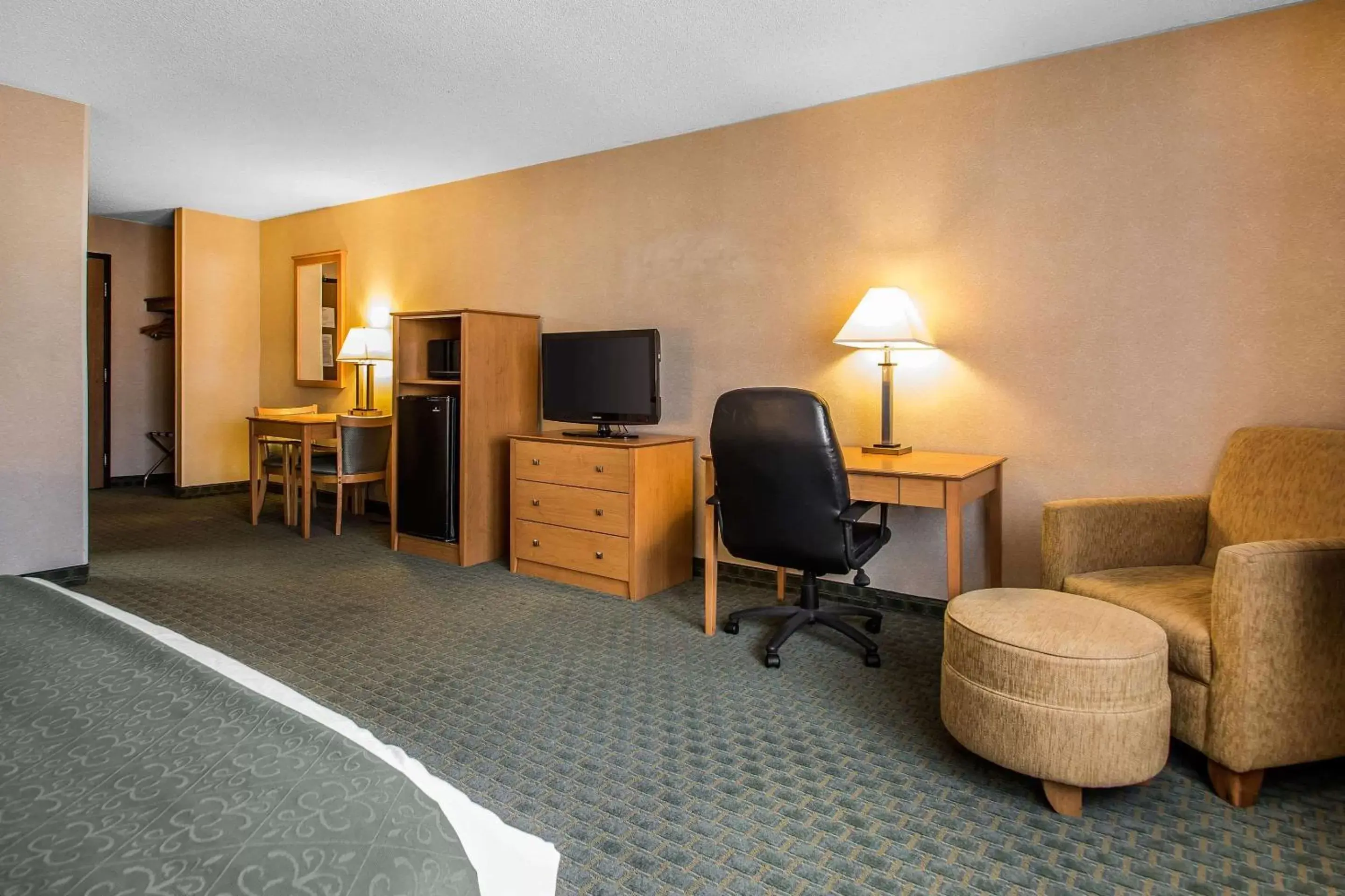 Photo of the whole room, TV/Entertainment Center in Quality Inn Dubuque on Hwy 20