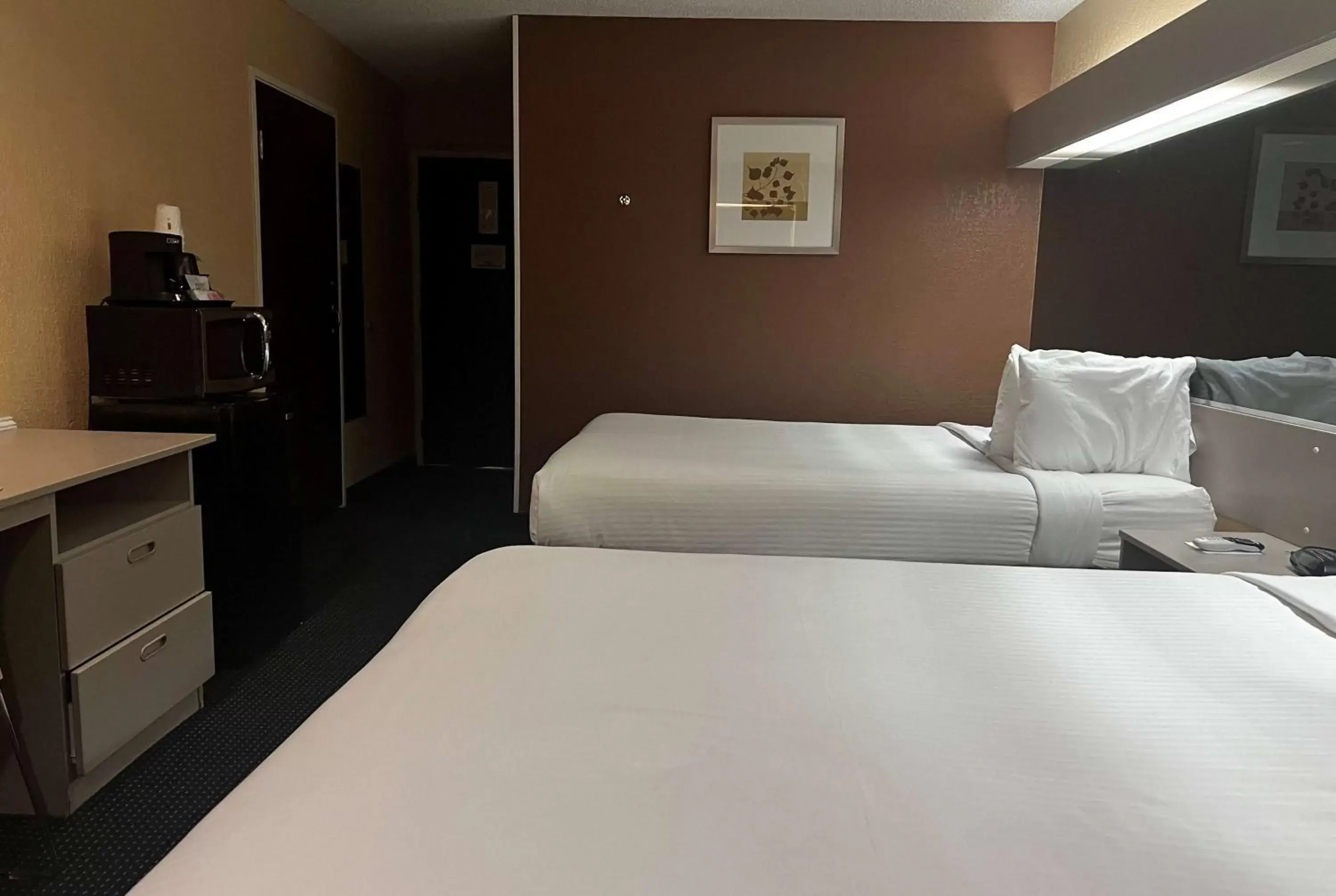 Photo of the whole room, Bed in Microtel Inn & Suites by Wyndham Houston/Webster/Nasa/Clearlake