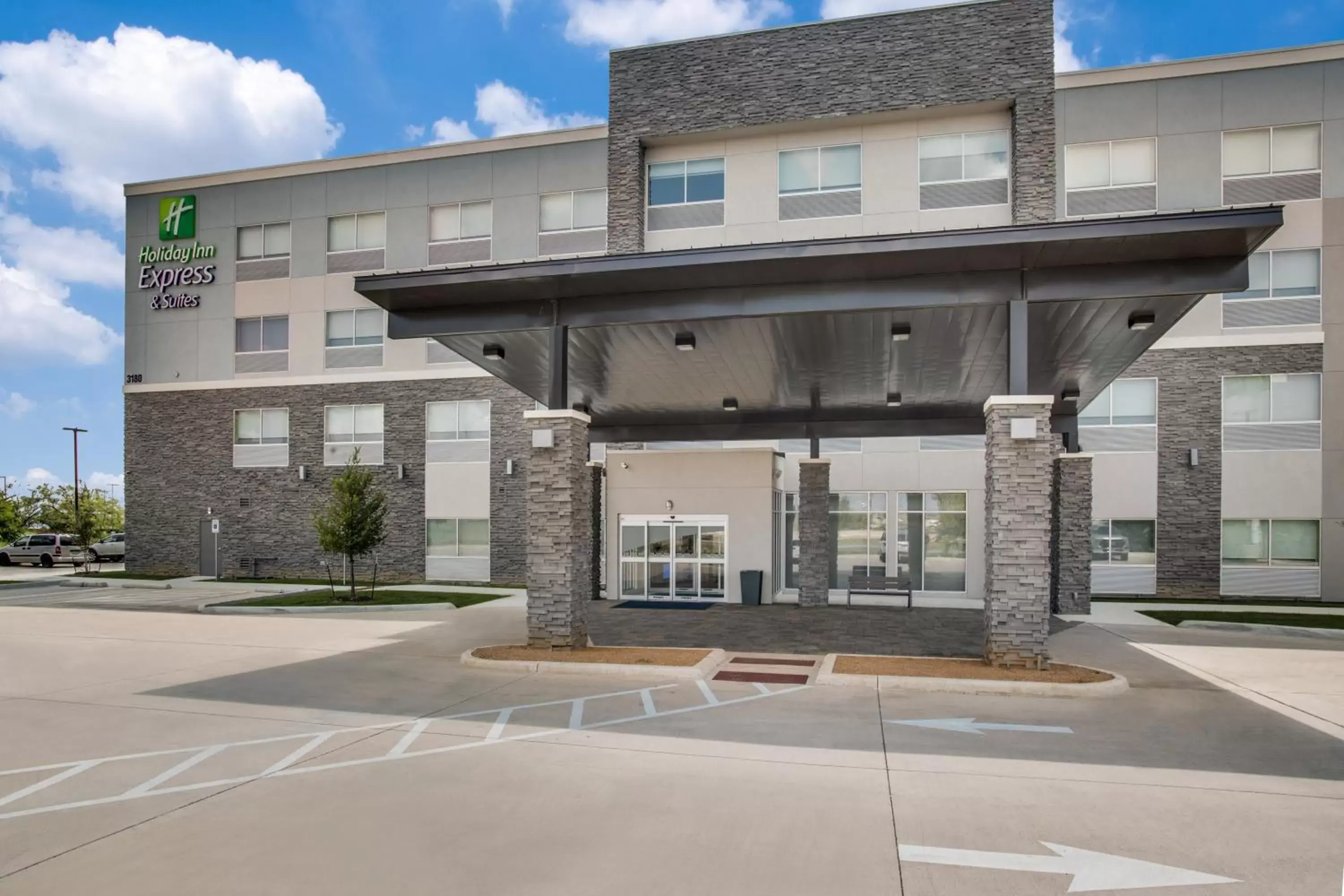 Property Building in Holiday Inn Express & Suites - Denton South, an IHG Hotel