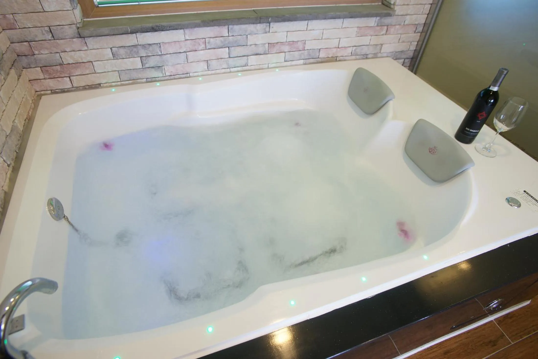 Hot Tub in Oceantree House