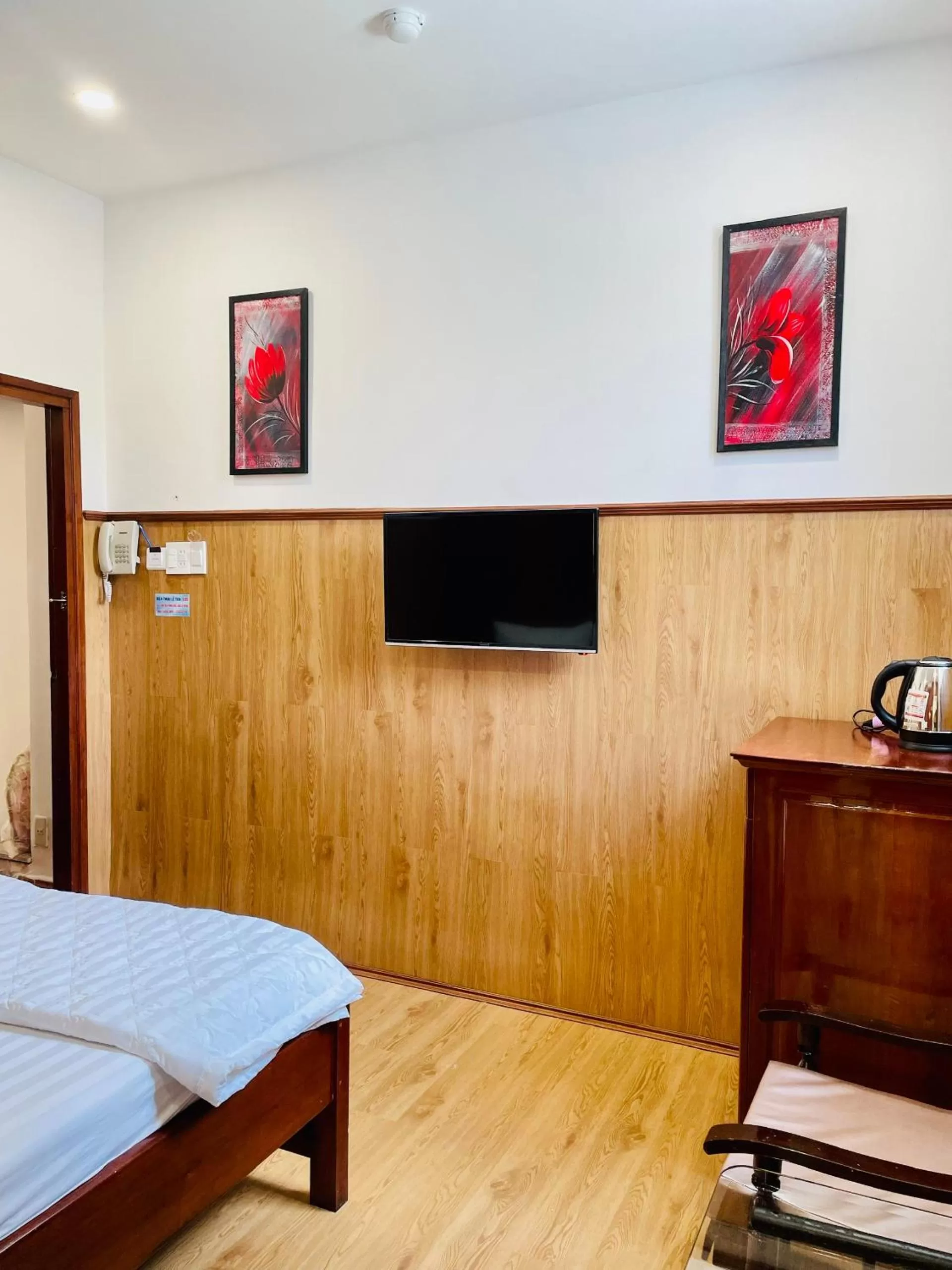 TV/Entertainment Center in Nhu Y Hotel