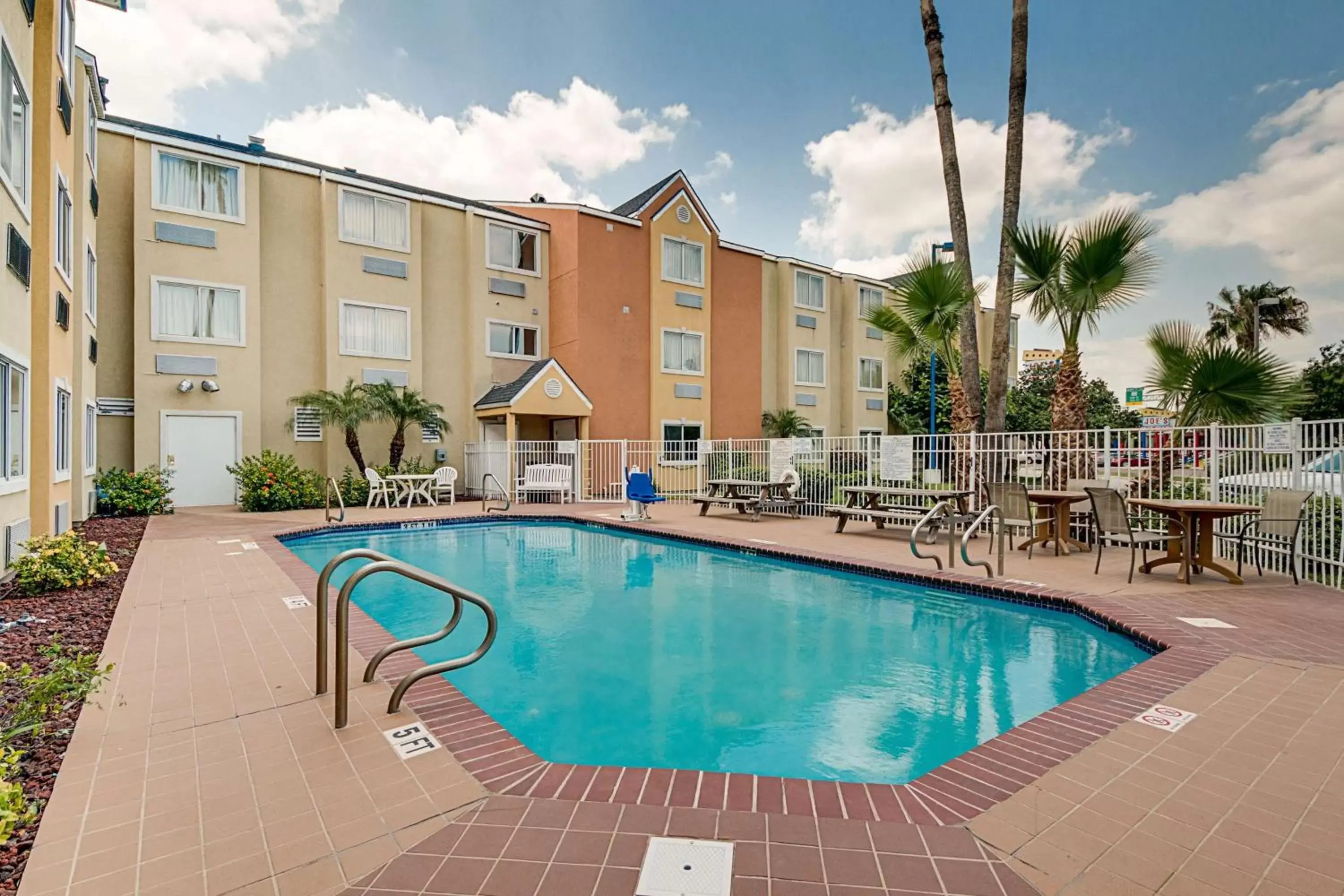 Day, Swimming Pool in Motel 6-McAllen, TX - East