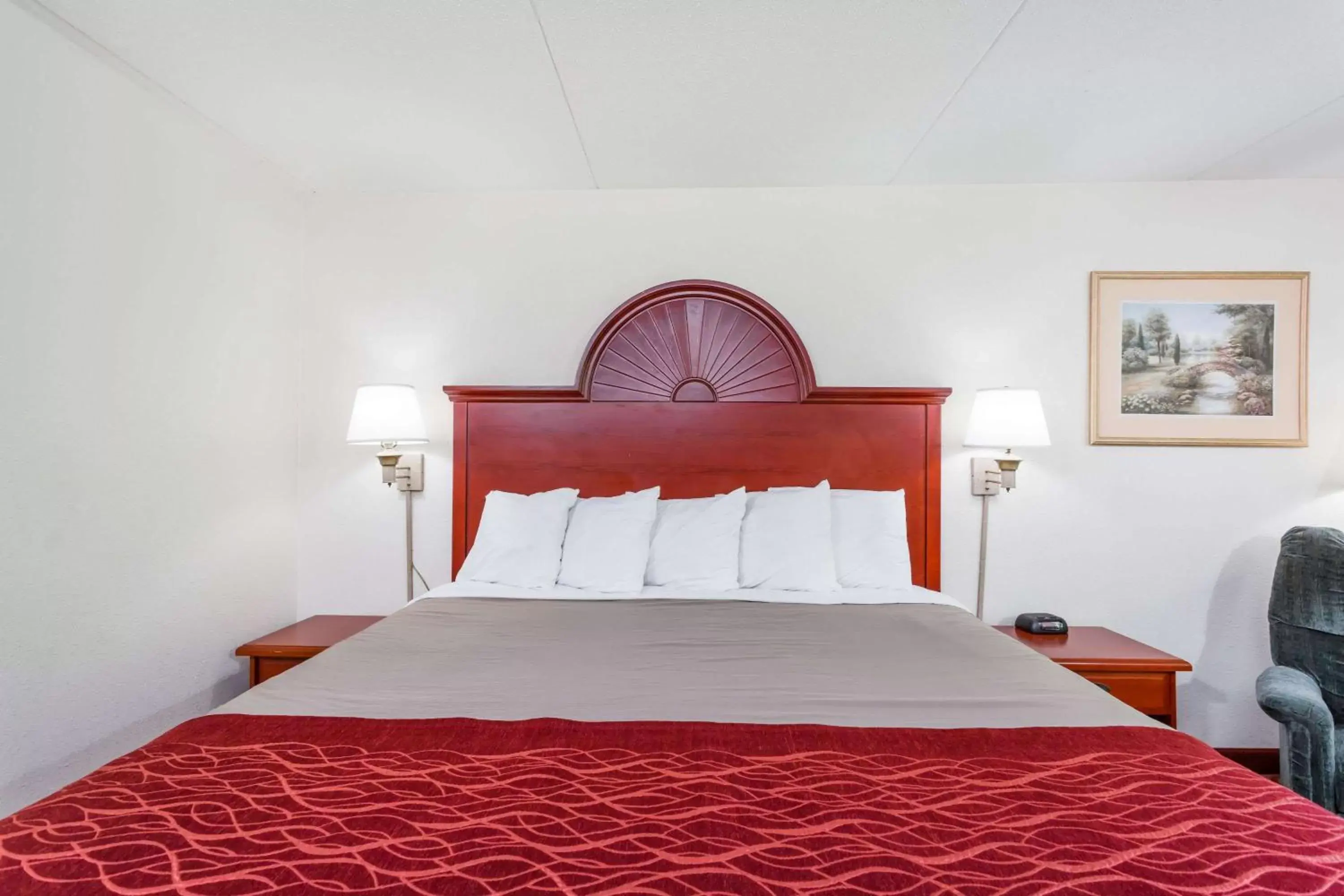 King Room - Non-Smoking in Days Inn by Wyndham Winston Salem North King Room - Non-Smoking in Days Inn by Wyndham Winston Salem North