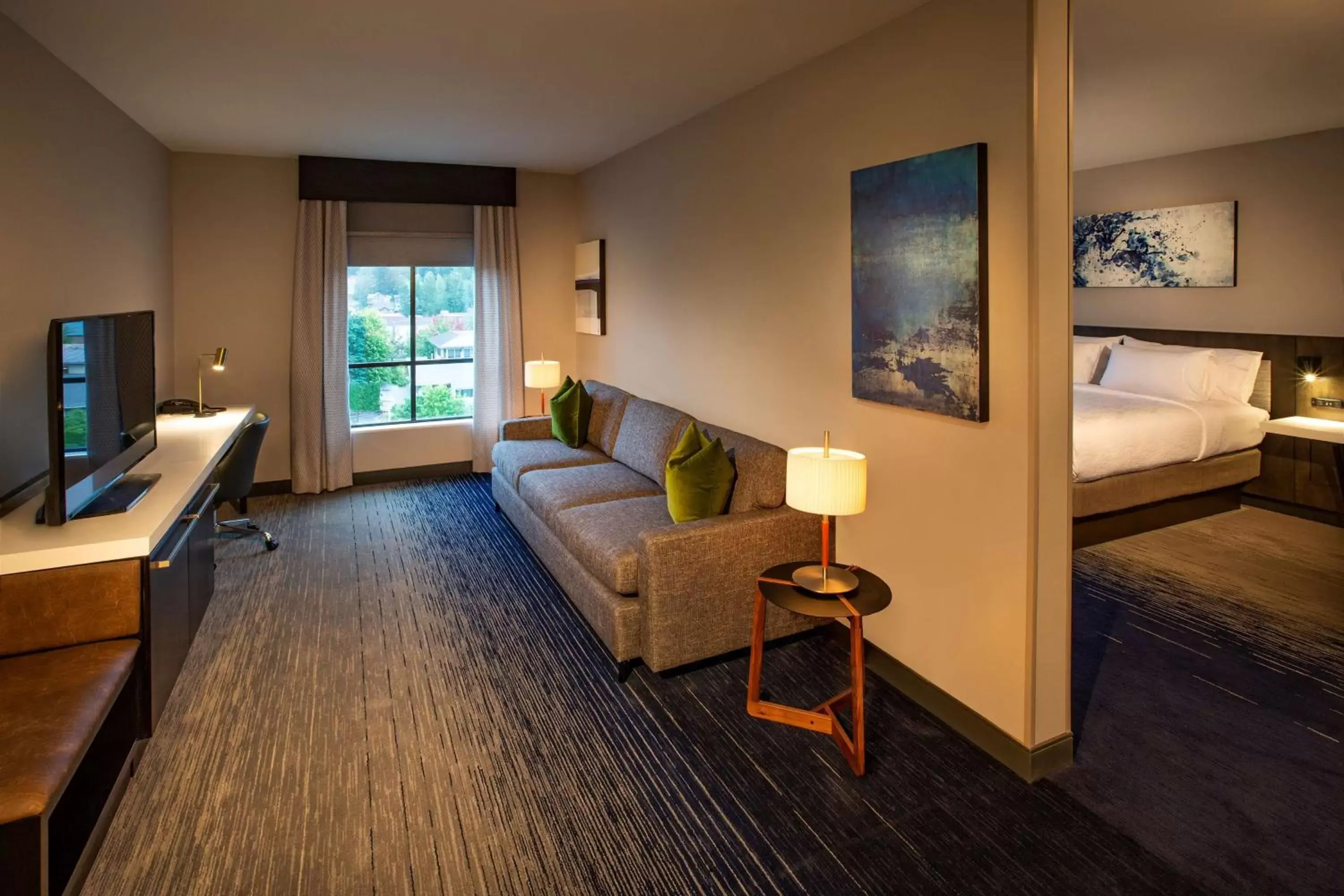Bedroom, Seating Area in Hilton Garden Inn Redmond Town Center, Wa