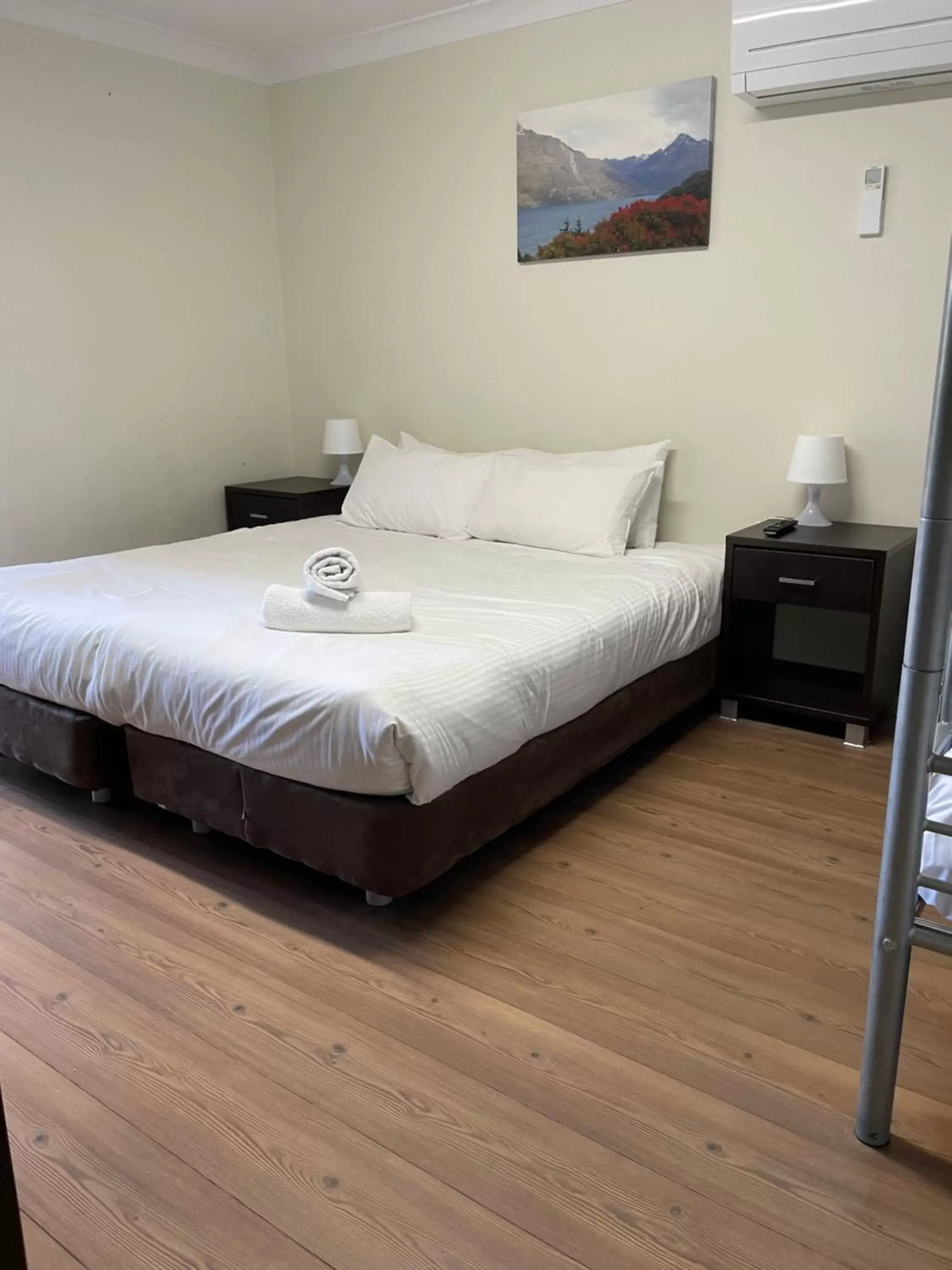 Budget Family Room in Siesta Villa Budget Family Room in Siesta Villa