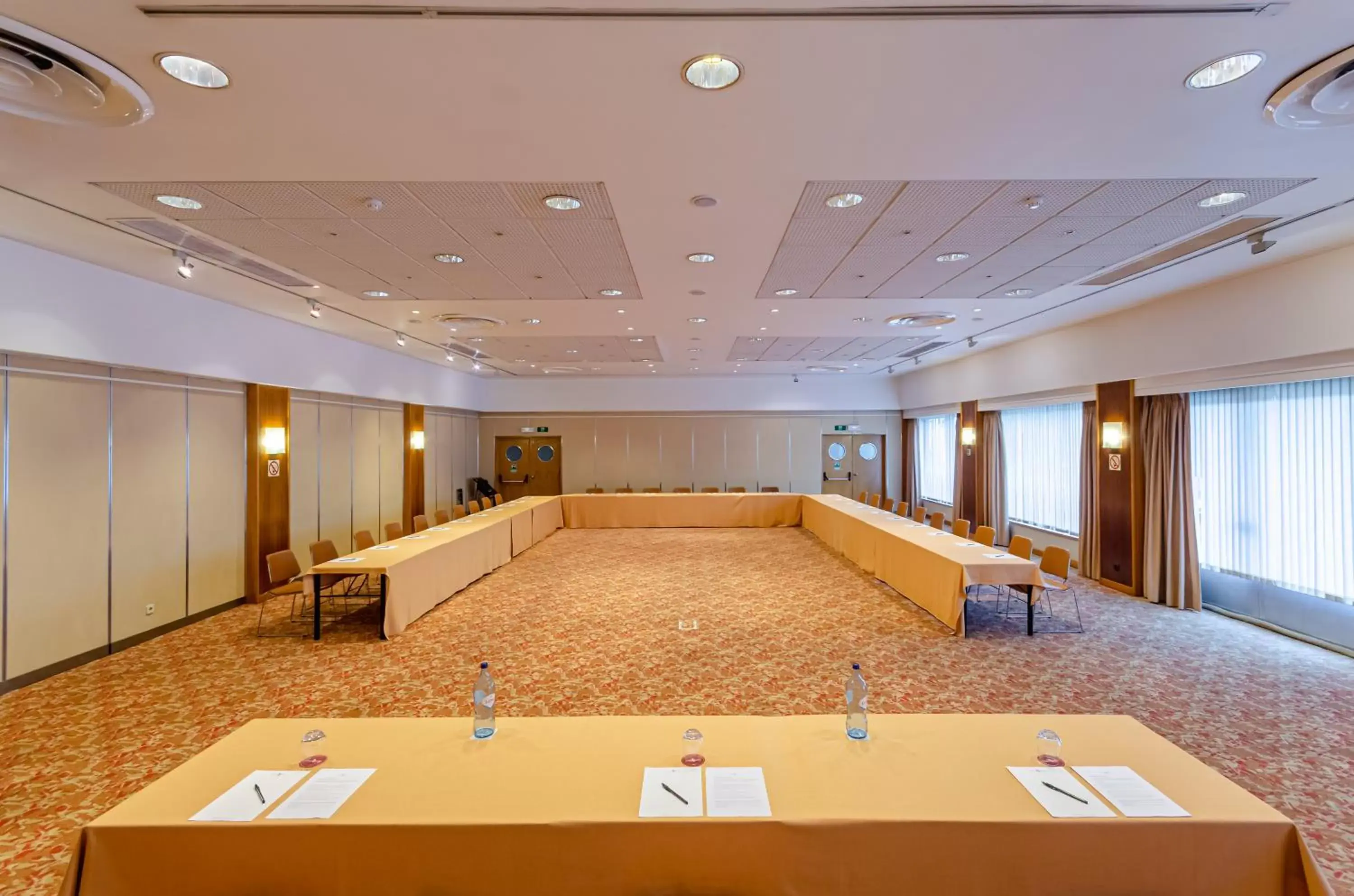 Business facilities in Hotel Roma