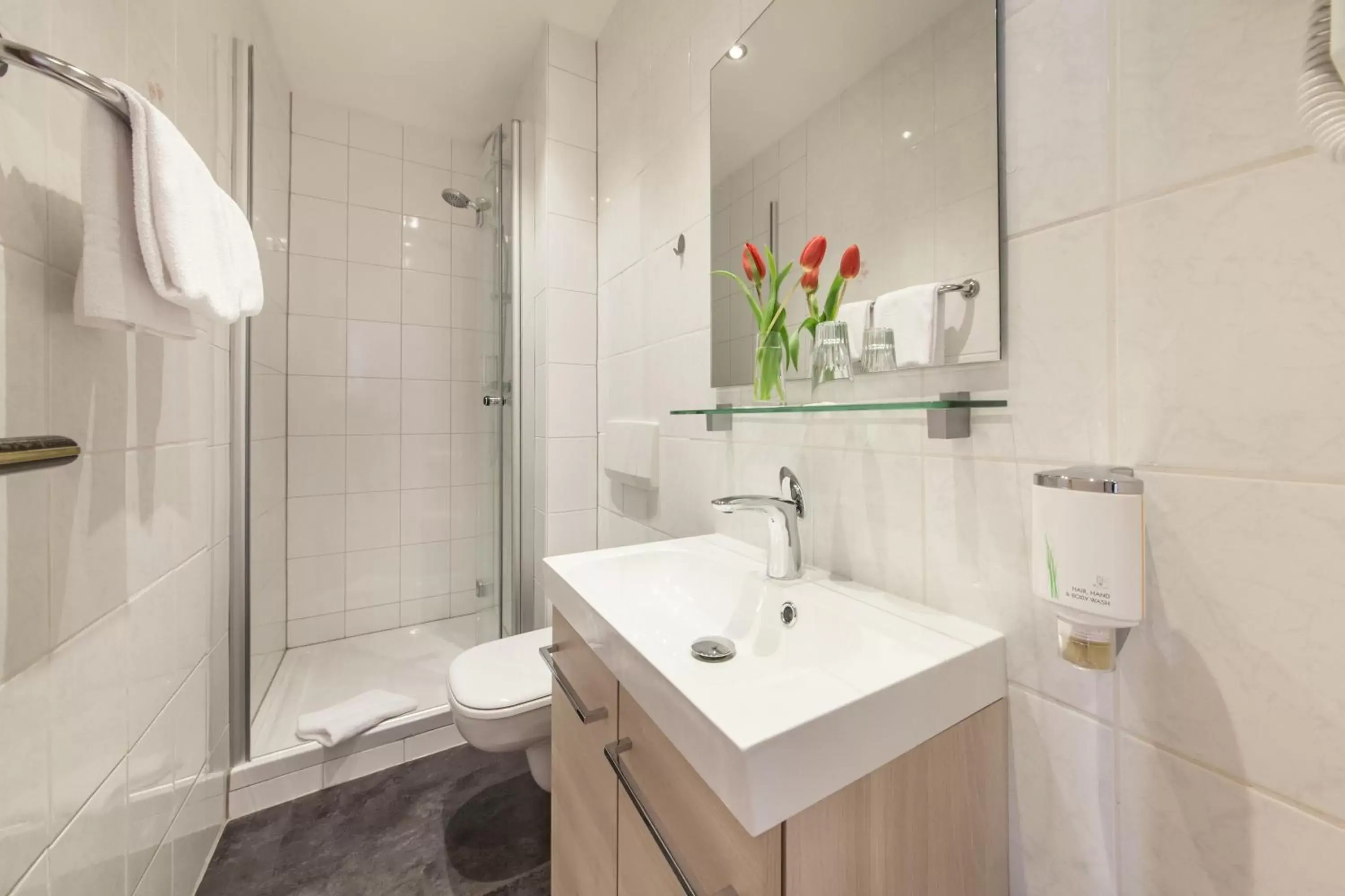 Toilet, Bathroom in Novum Hotel Garden Bremen