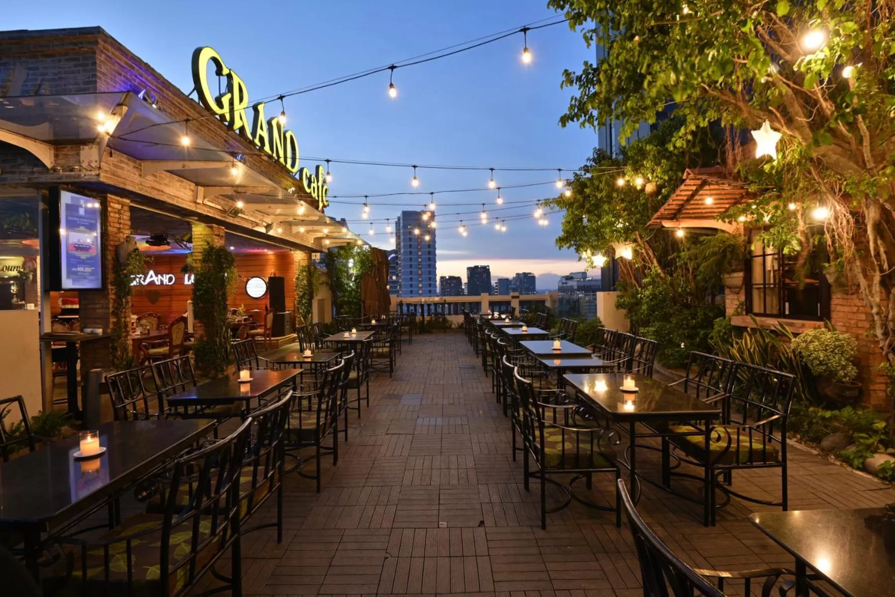 Restaurant/places to eat in Hotel Grand Saigon