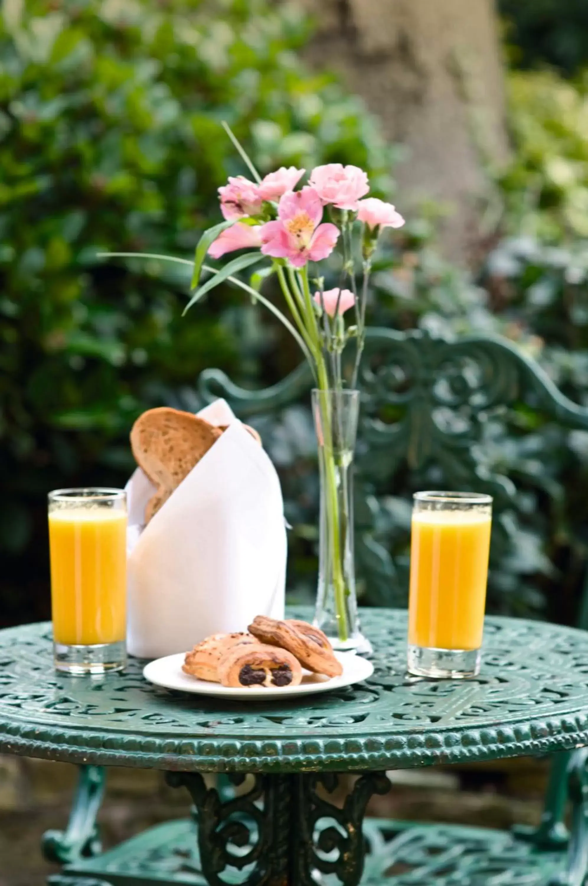 Garden, Breakfast in Macdonald Alveston Manor Hotel