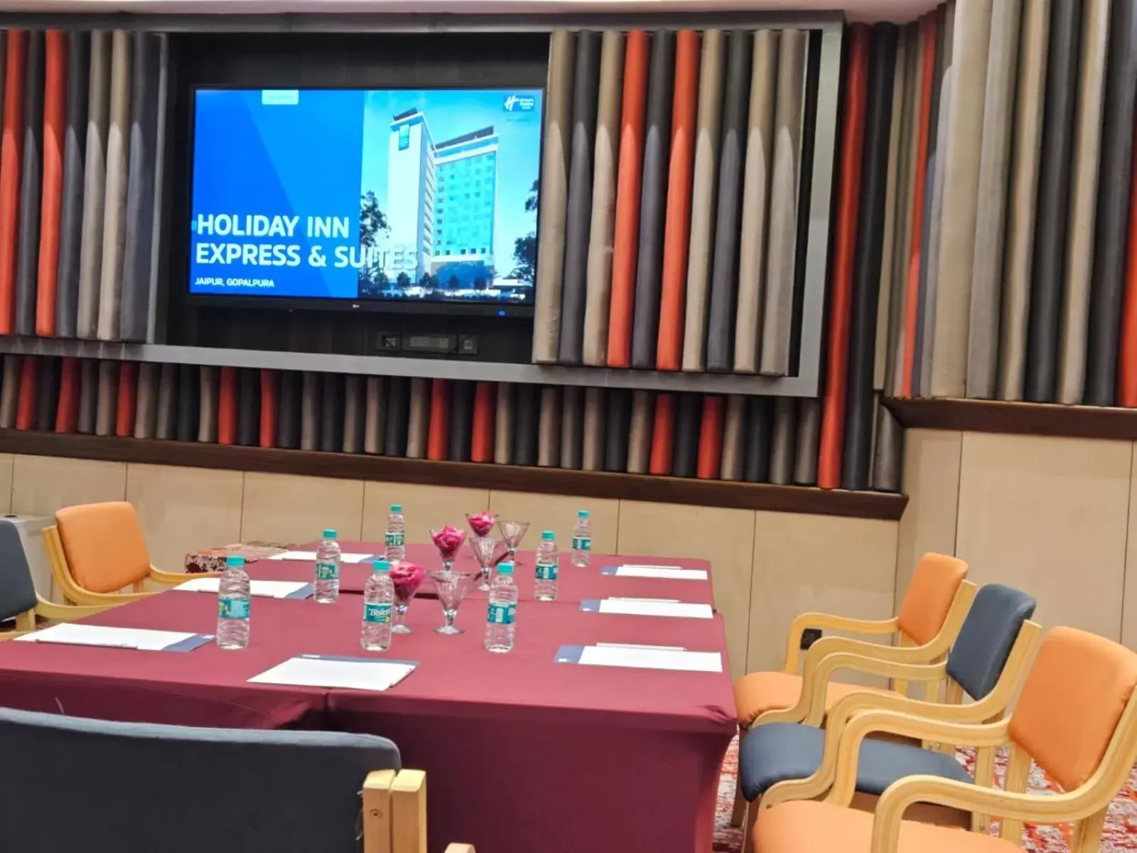 Meeting/conference room, TV/Entertainment Center in Holiday Inn Express & Suites Jaipur Gopalpura