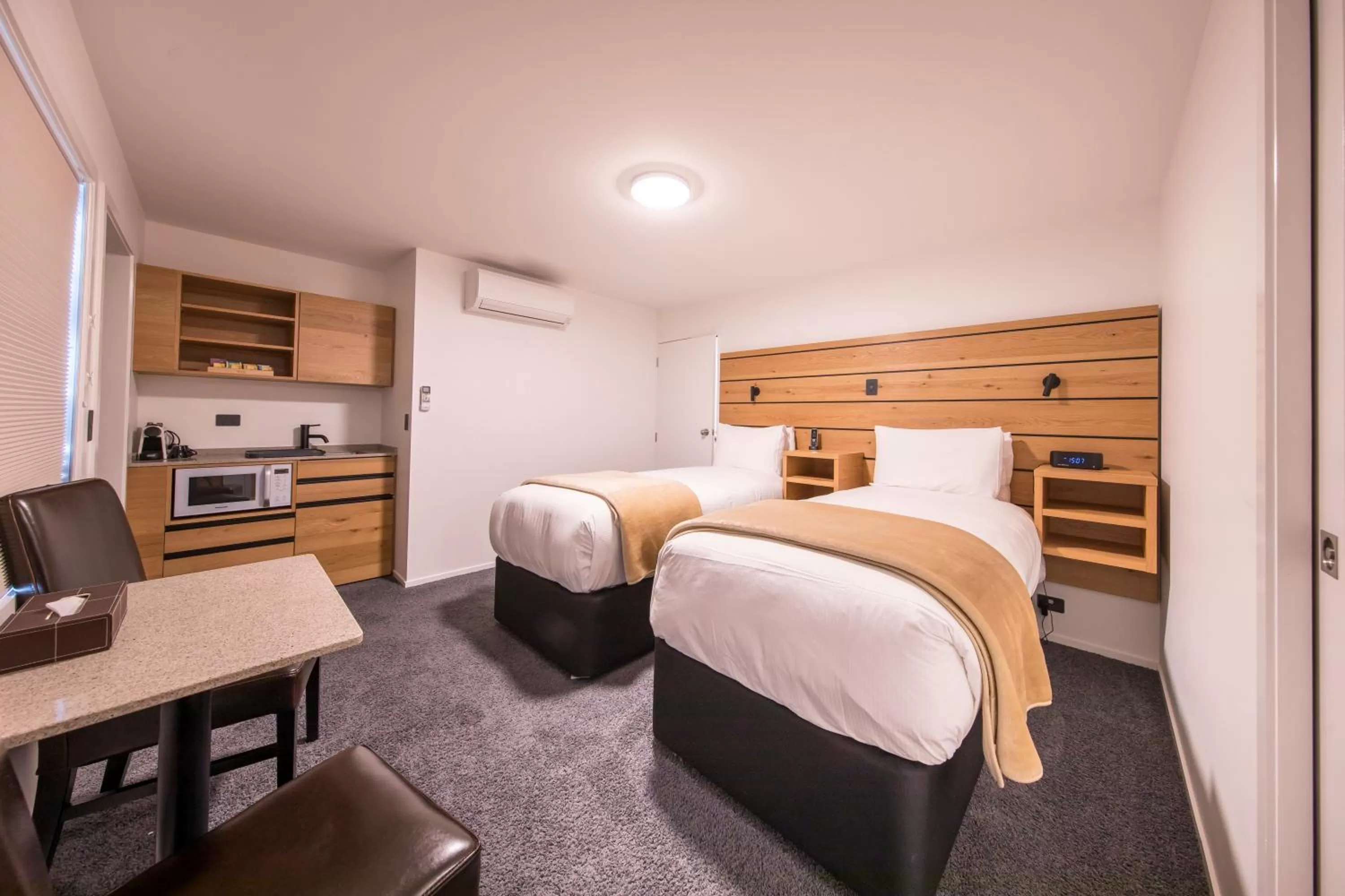 Photo of the whole room, Bed in Lomond Lodge Motel & Apartments