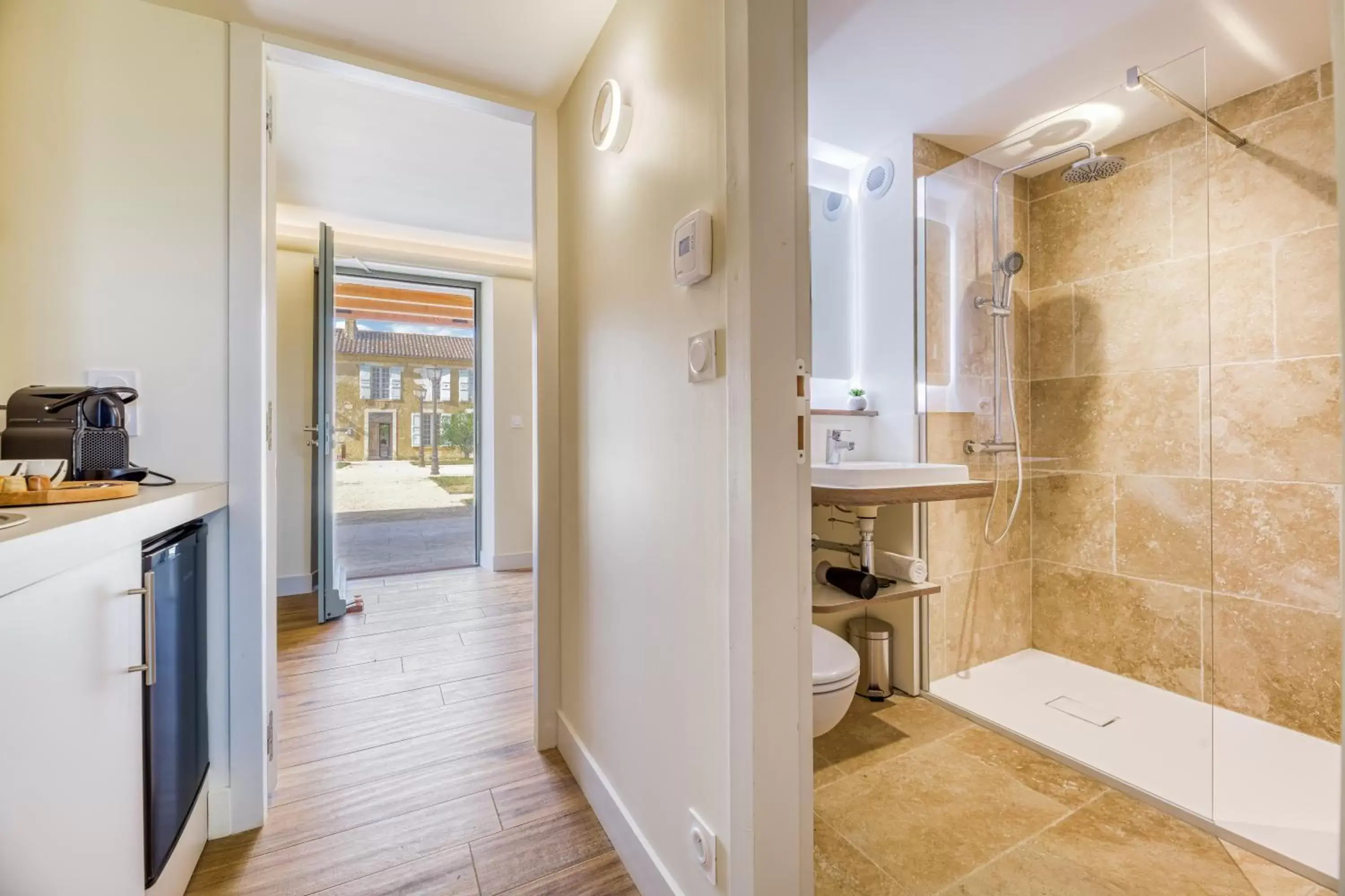 Bathroom in Domaine de Boulouch