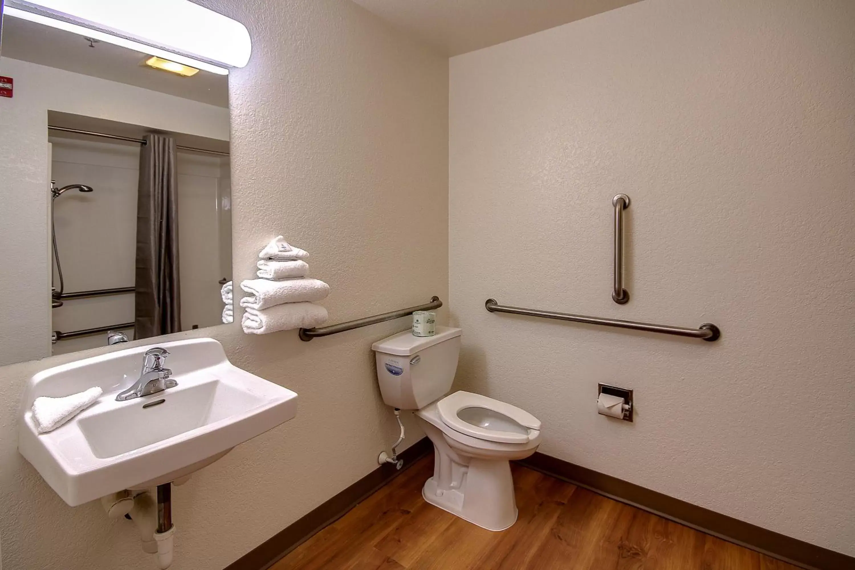 Bathroom in Motel 6-King Of Prussia, PA - Philadelphia