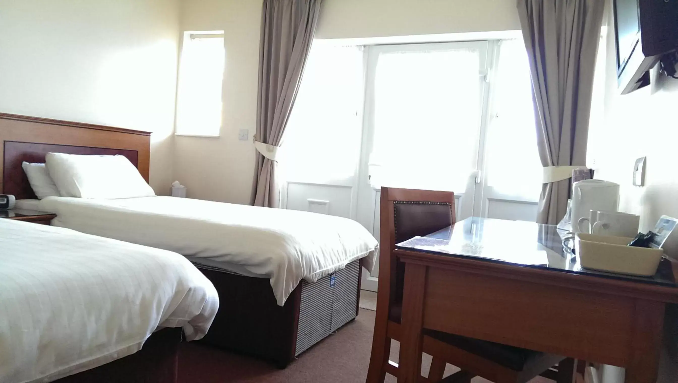 Standard Twin Room in Mallories Formerly Kirkby House
