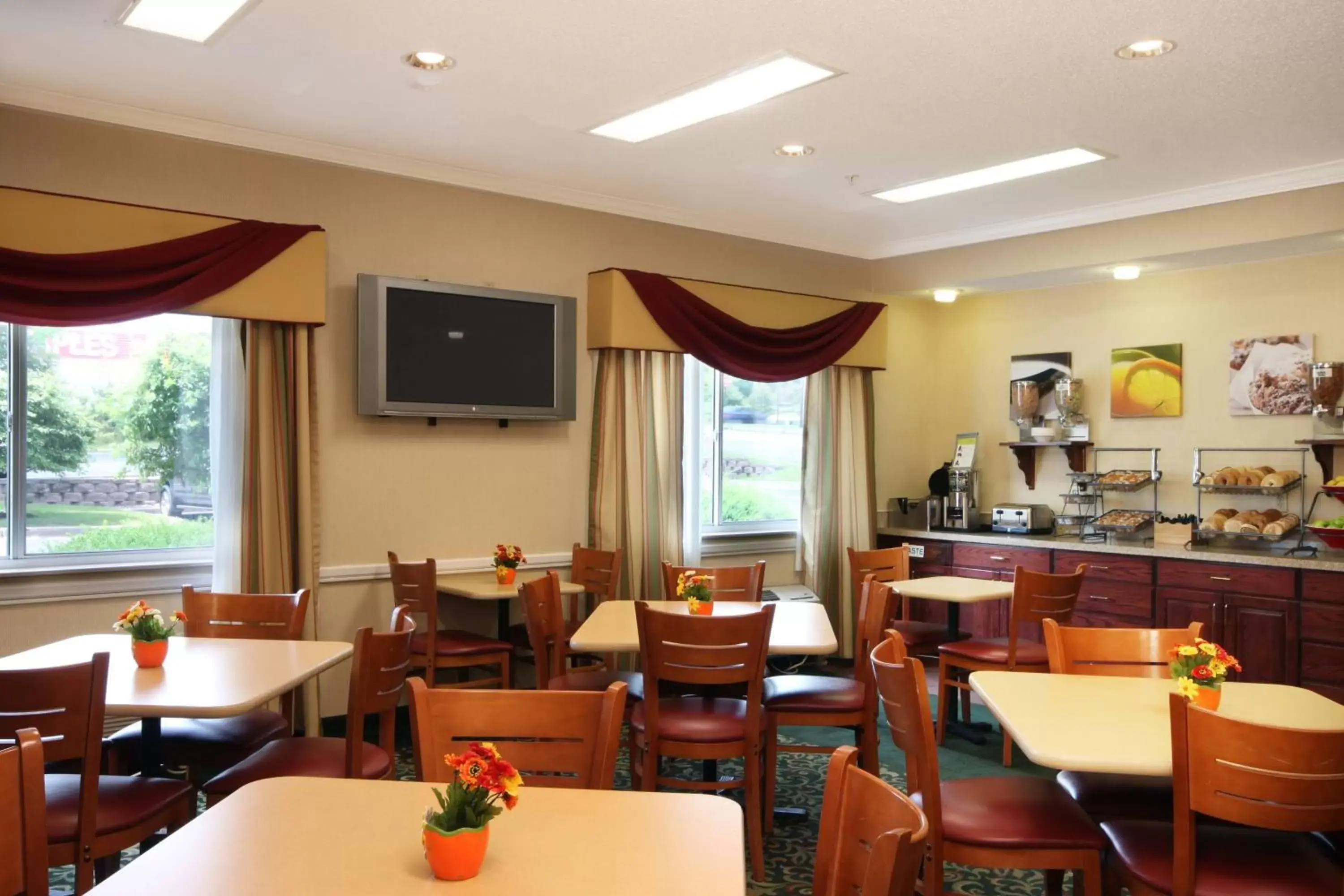 Breakfast, Restaurant/Places to Eat in Fairfield Inn Scranton