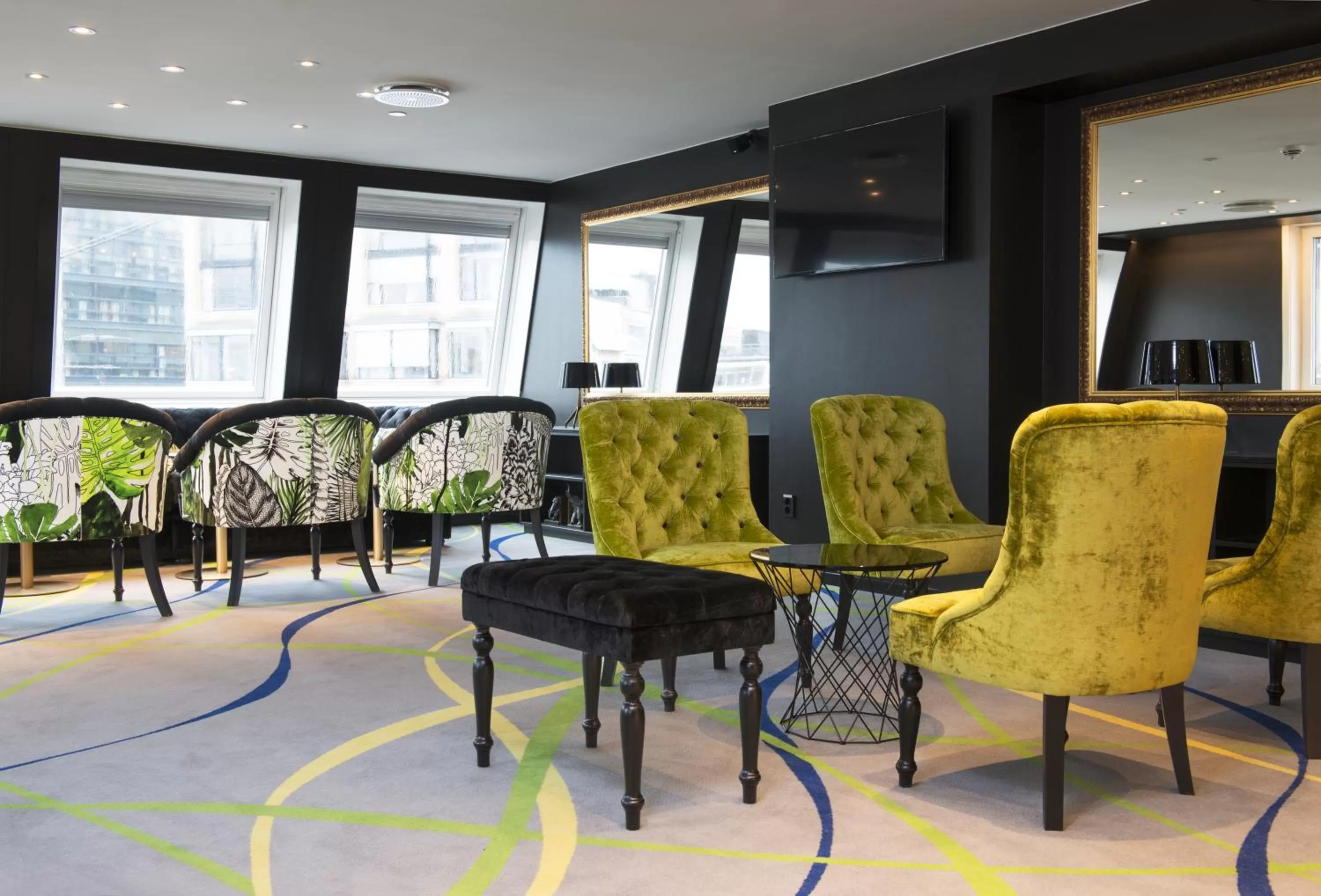 Communal lounge/ TV room in Thon Hotel Rosenkrantz Oslo