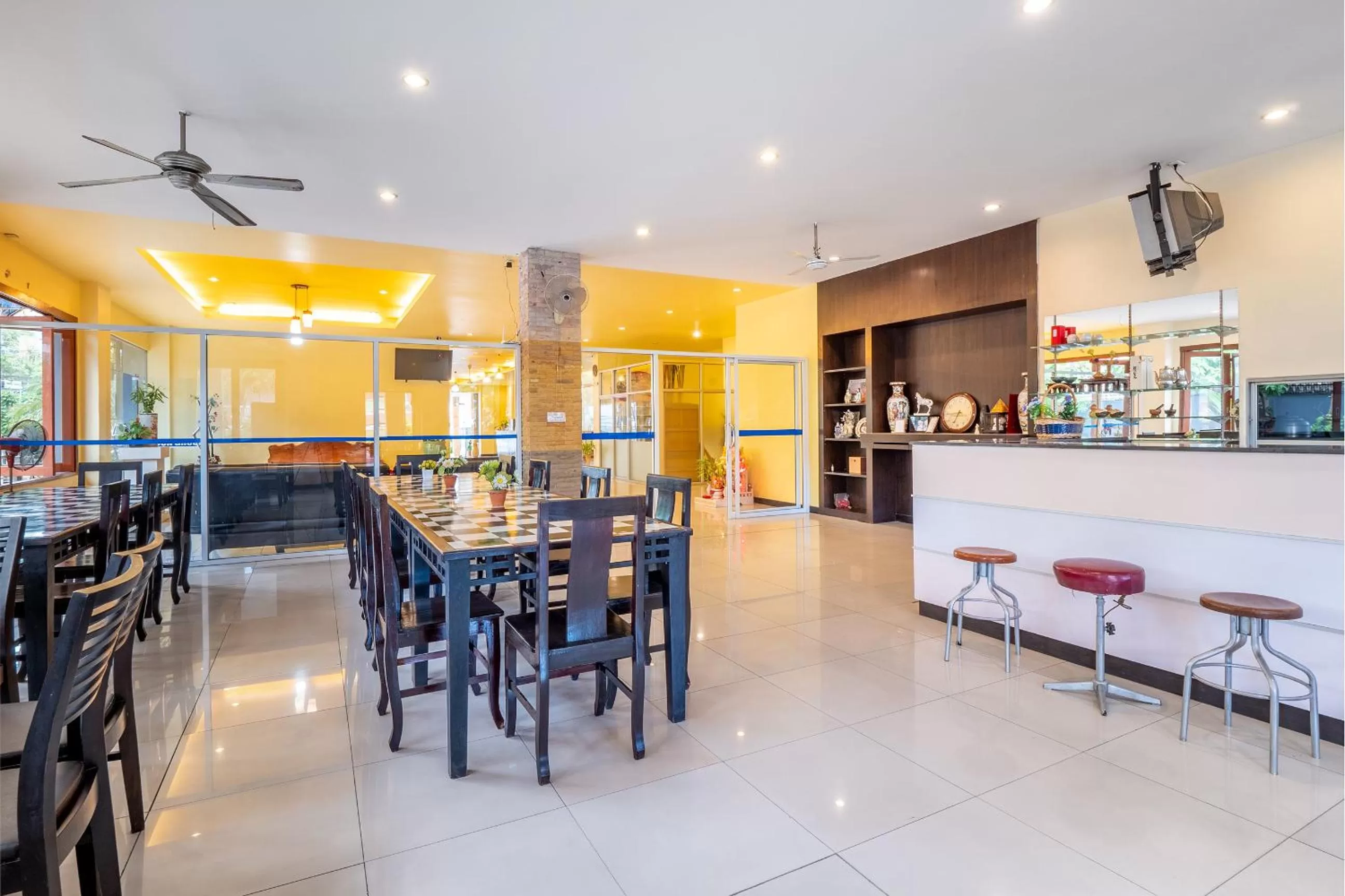 Restaurant/places to eat in Tycoon place garden