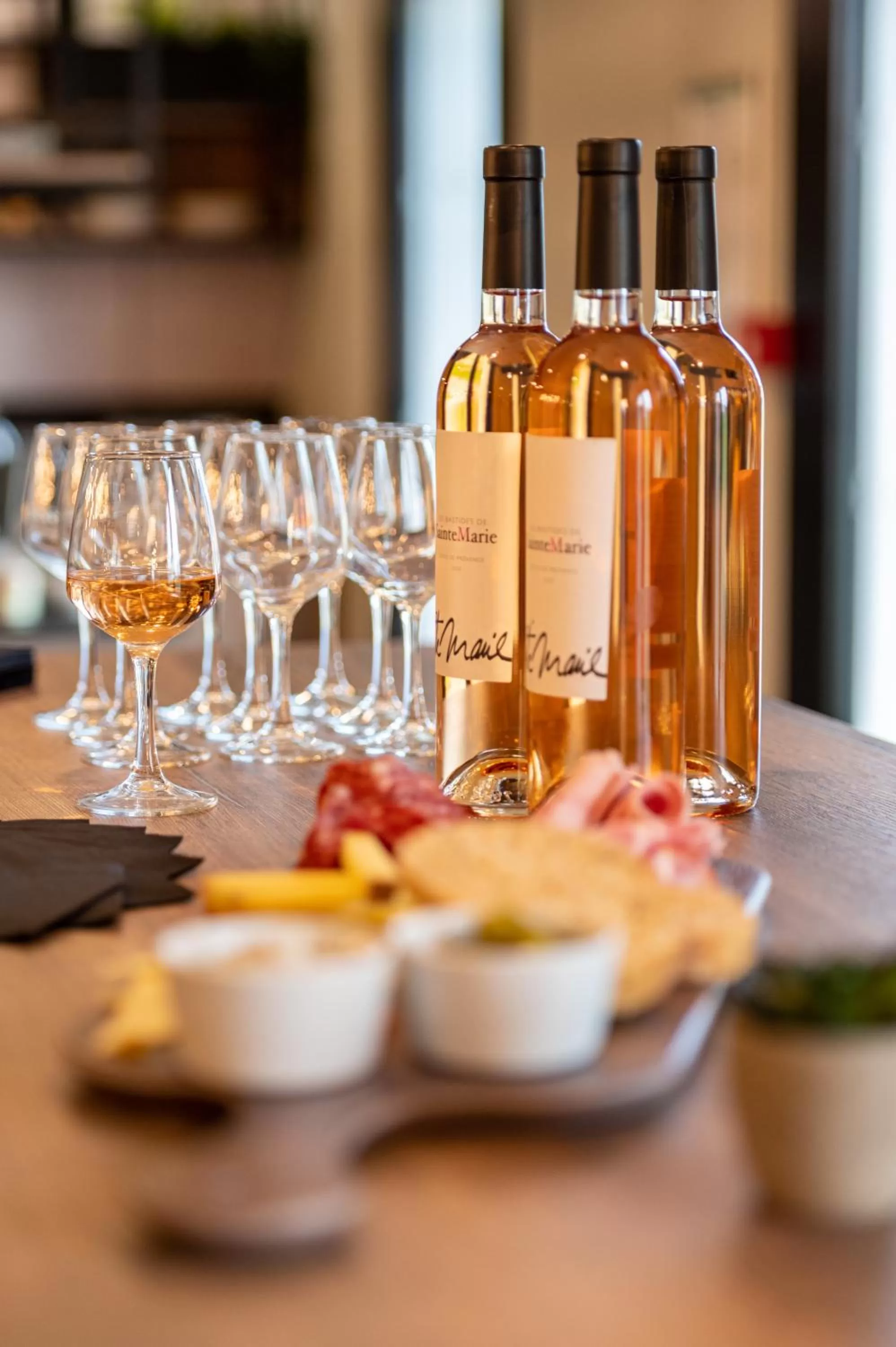 Restaurant/places to eat in Kyriad Hotel Laval