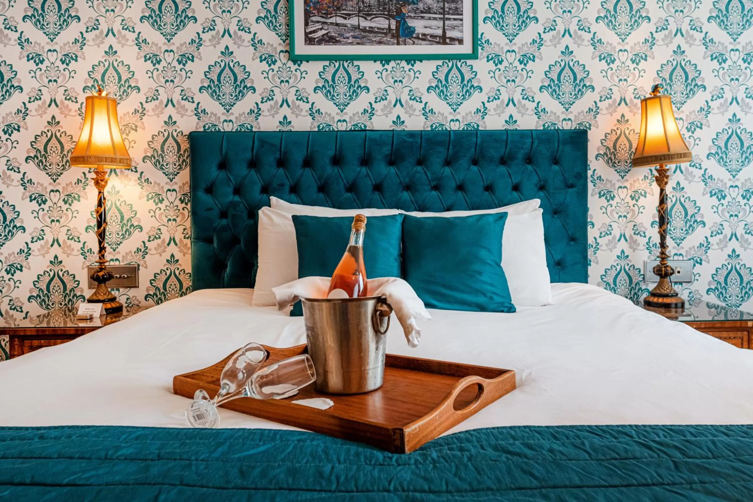 Bedroom, Bed in Ashburn Hotel