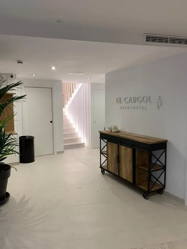 Lobby/Reception in Aparthotel El Cargol