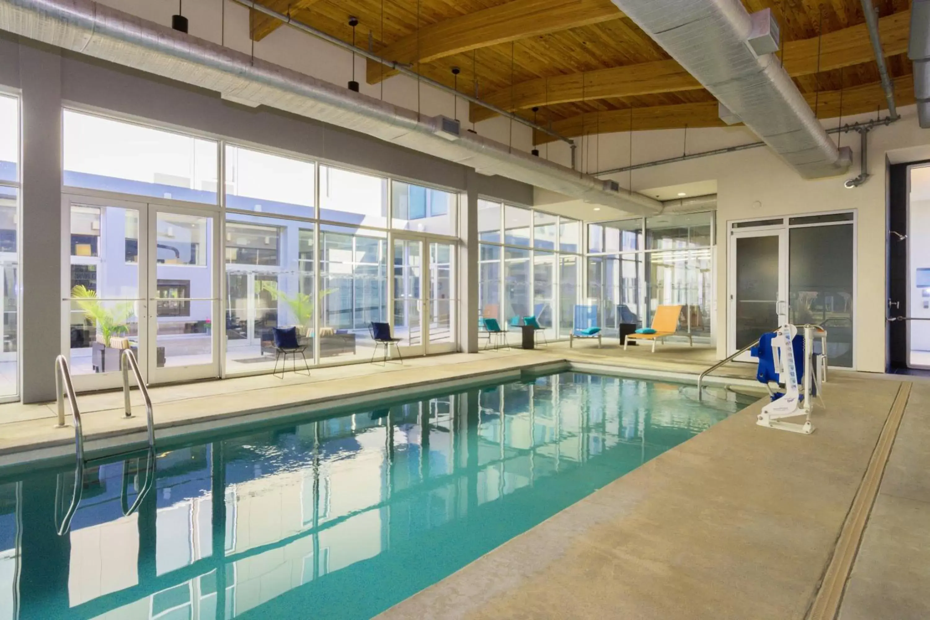 Swimming Pool in Aloft Charleston Airport and Convention Center