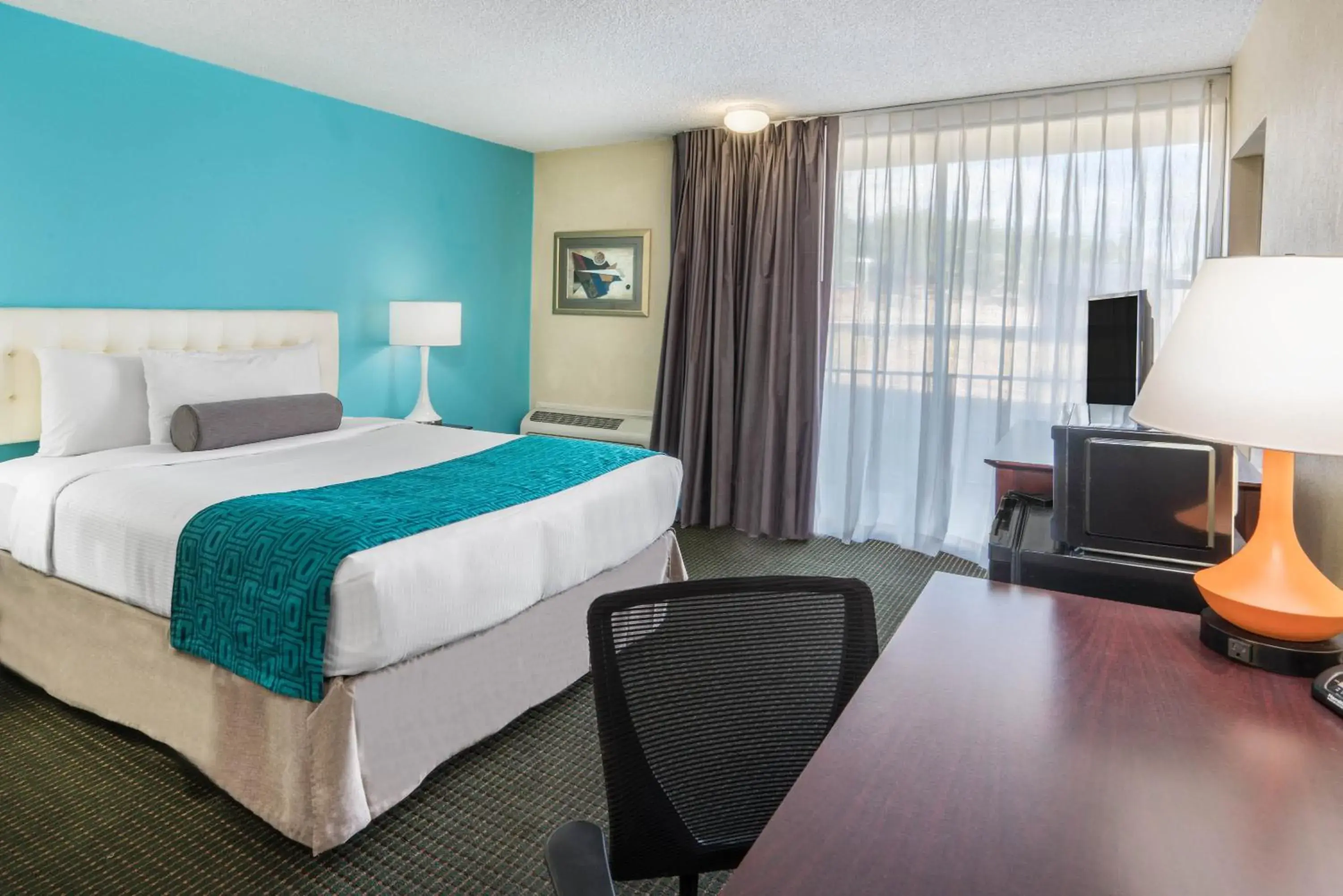 TV and multimedia, TV/Entertainment Center in Howard Johnson by Wyndham Albuquerque Midtown