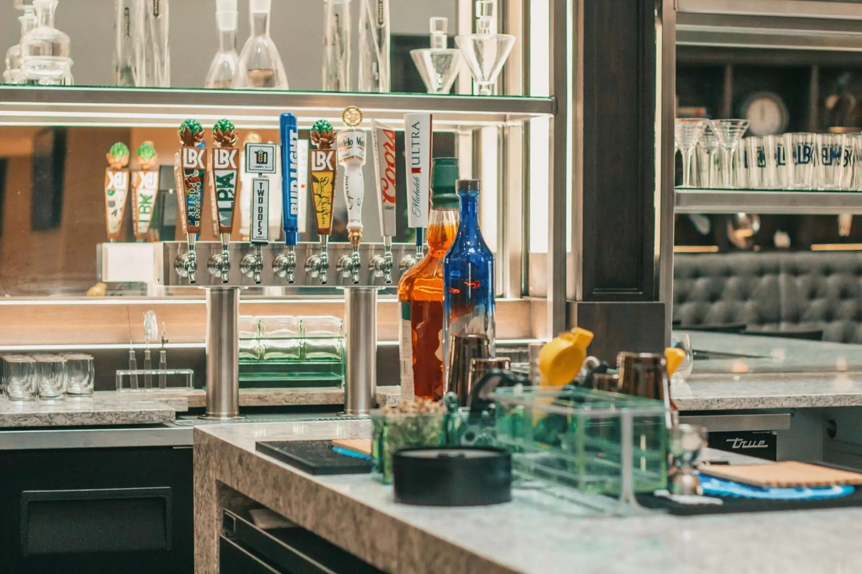 Lounge or bar in Doubletree By Hilton Lubbock - University Area Lounge or bar in Doubletree By Hilton Lubbock - University Area