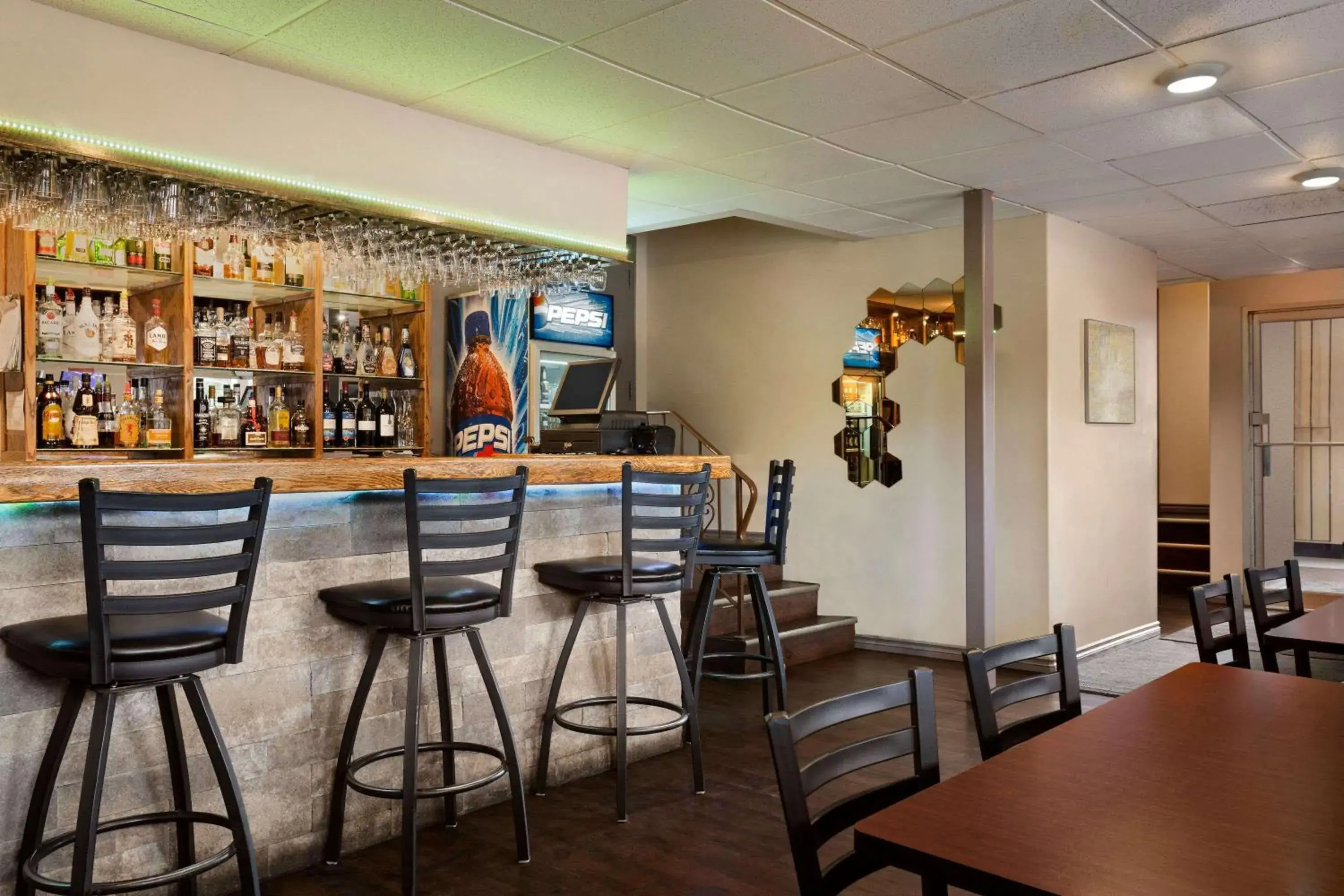 Restaurant/places to eat, Lounge/Bar in Travelodge by Wyndham Kenora