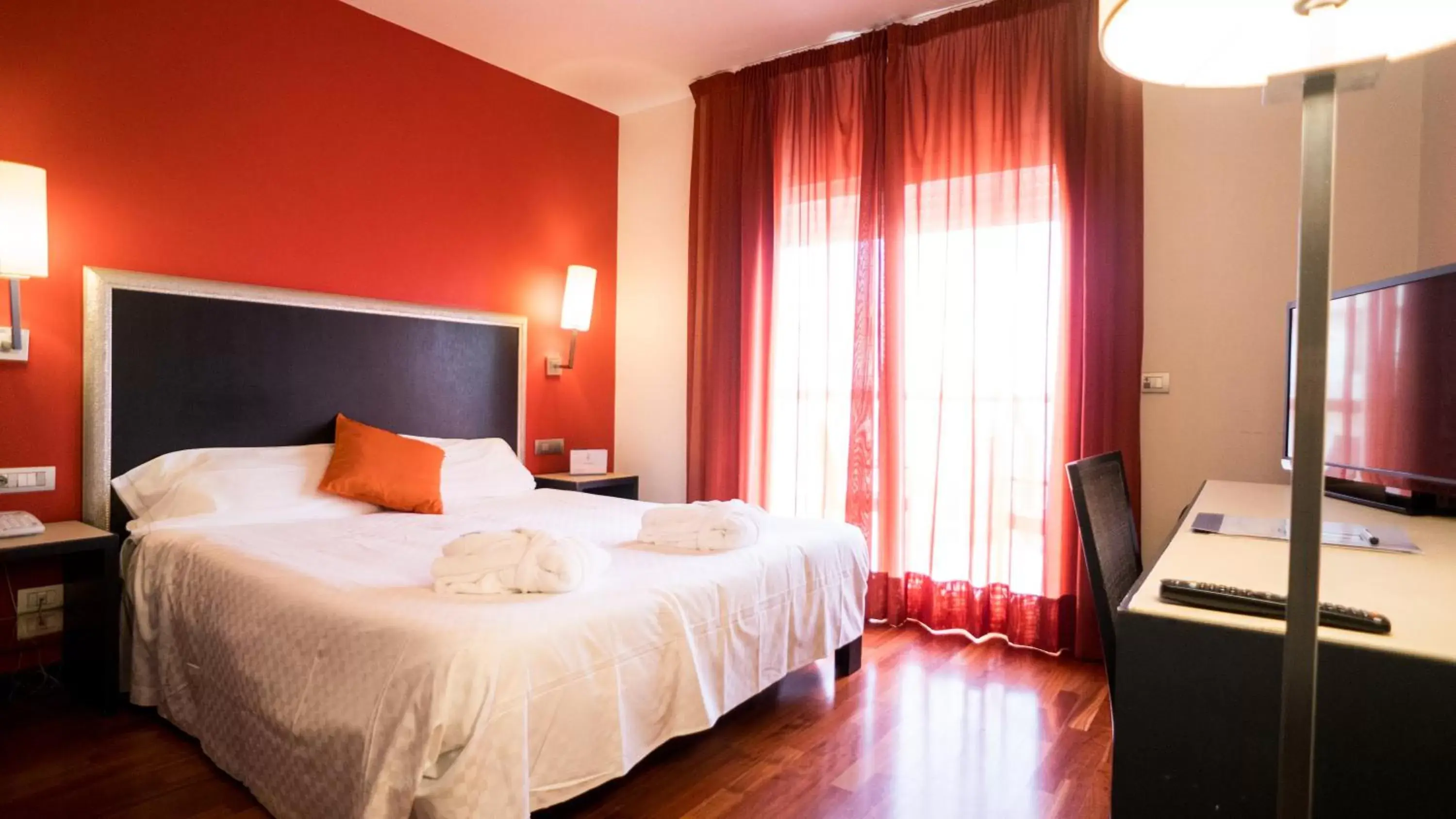 Bedroom, Bed in Plaza Hotel Catania