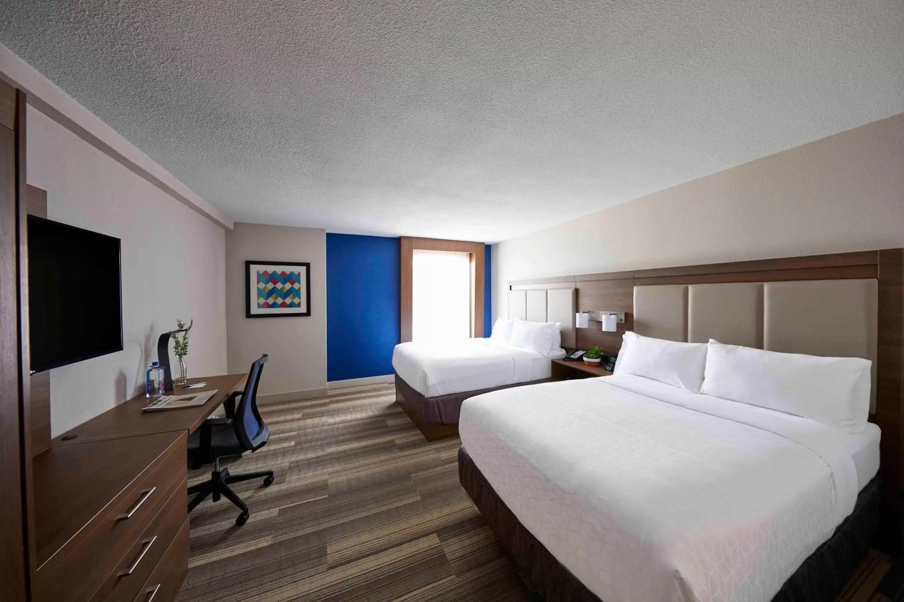 Photo of the whole room, Bed in Holiday Inn Express Nashville-Downtown Conference Center, an IHG Hotel