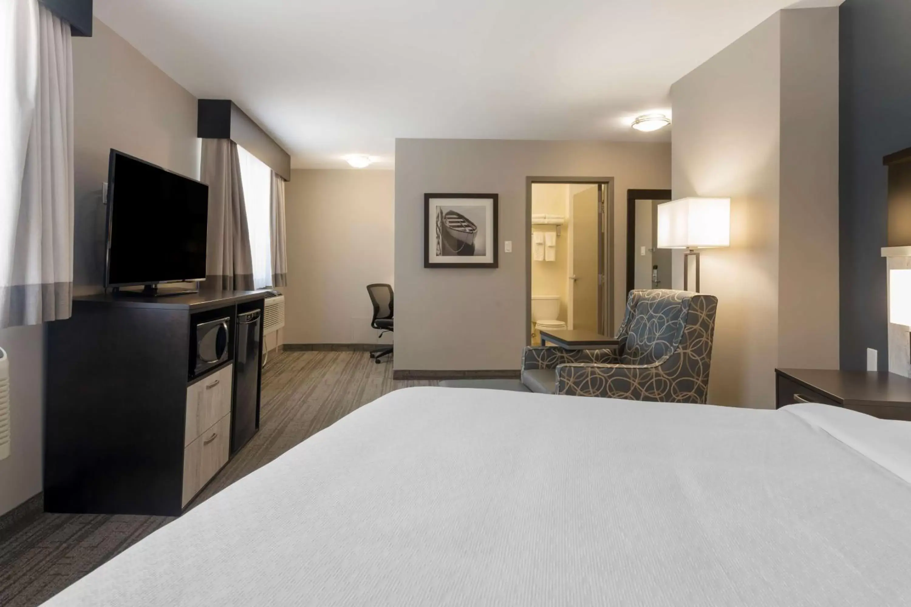 Bedroom, Bed in Best Western Plus Chocolate Lake Hotel - Halifax Bedroom, Bed in Best Western Plus Chocolate Lake Hotel - Halifax