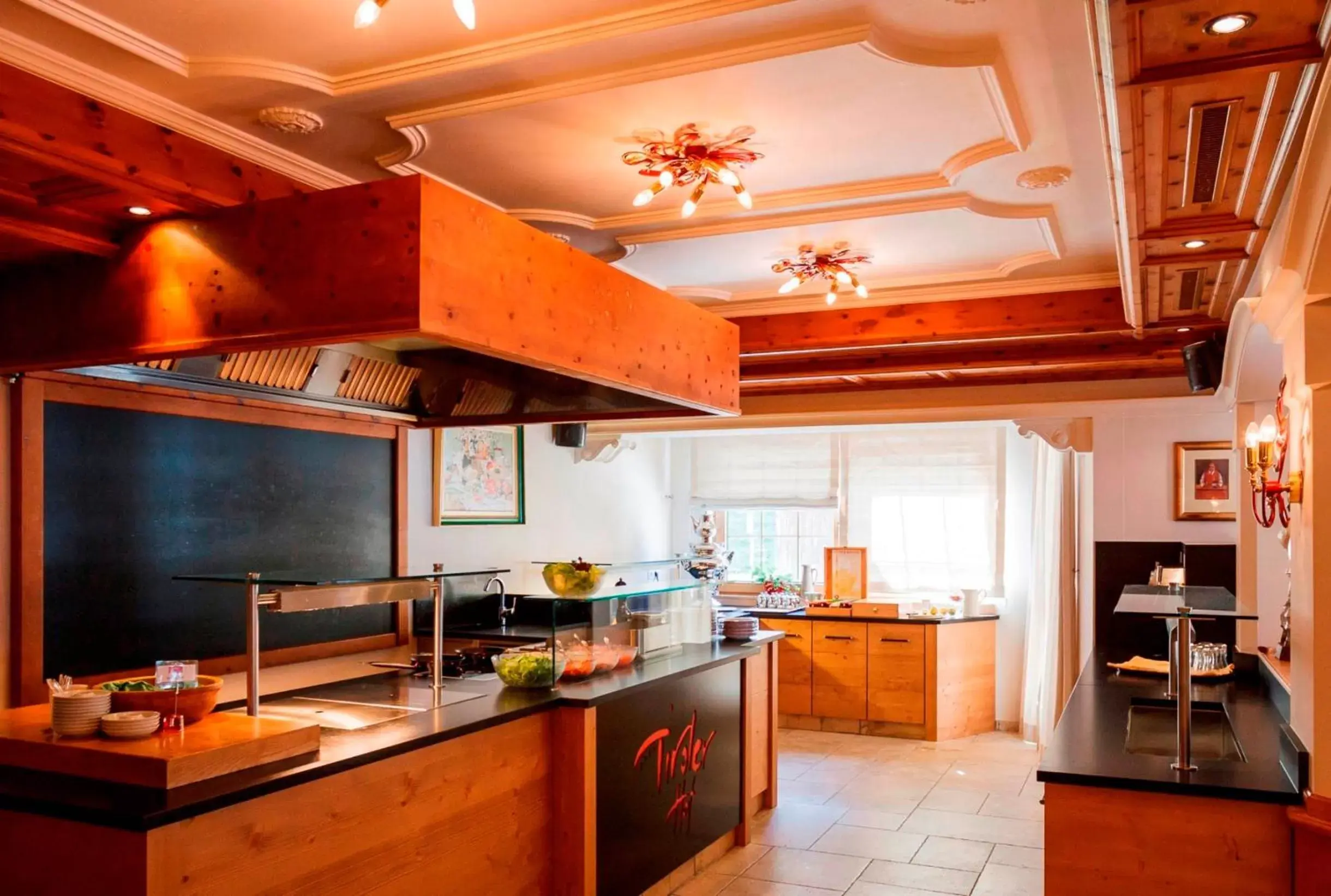 Restaurant/places to eat, Kitchen/Kitchenette in Hotel Tirolerhof 4 Sterne Superior