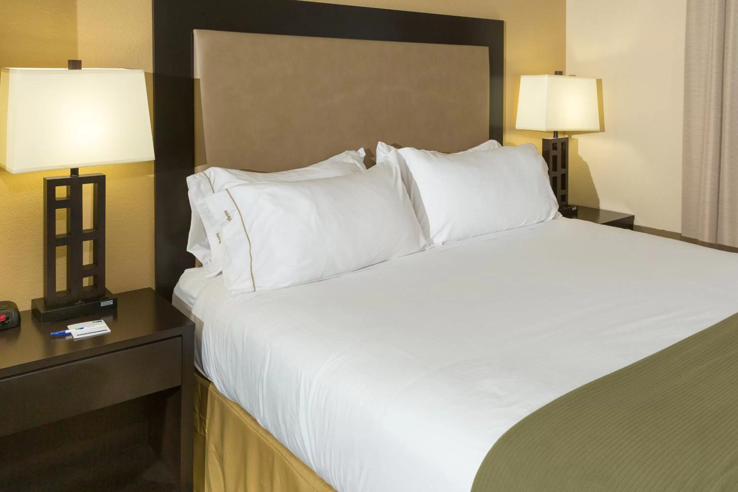 Bed in Holiday Inn Express Hotel & Suites Jacksonville Airport by IHG