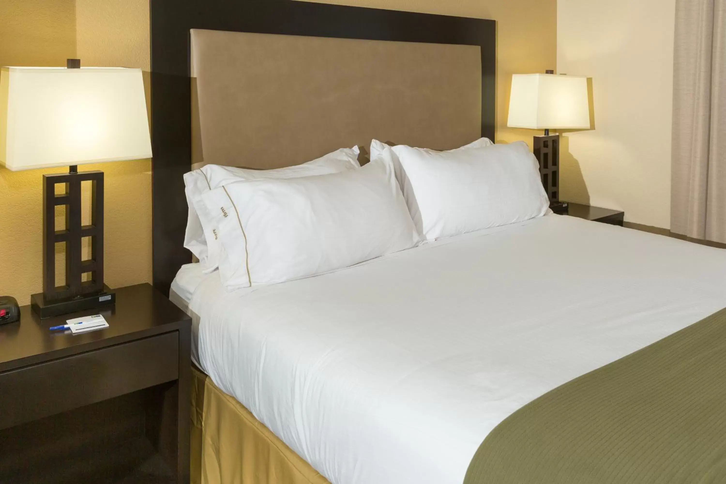 Bed in Holiday Inn Express Hotel & Suites Jacksonville Airport, an IHG Hotel