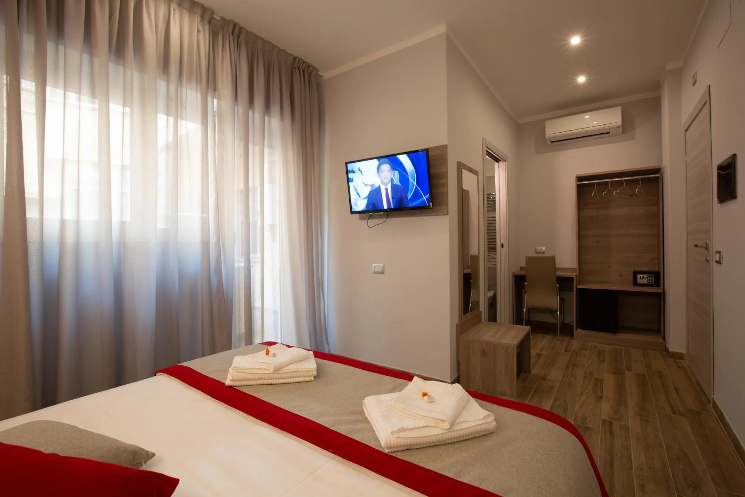 Photo of the whole room, Bed in Vatican City Relais