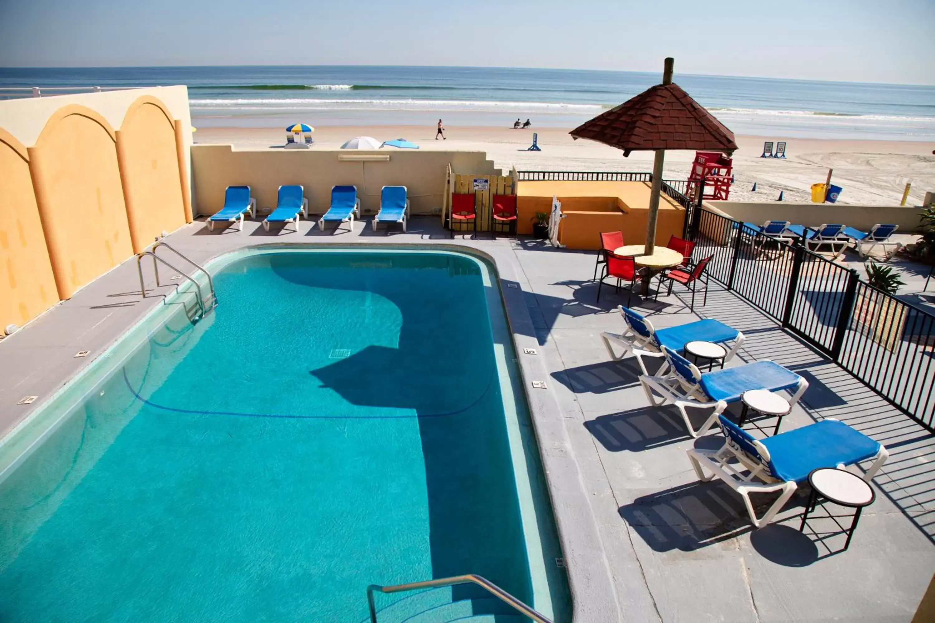 Swimming pool, Pool View in Daytona Dream Inn By AmeriVu