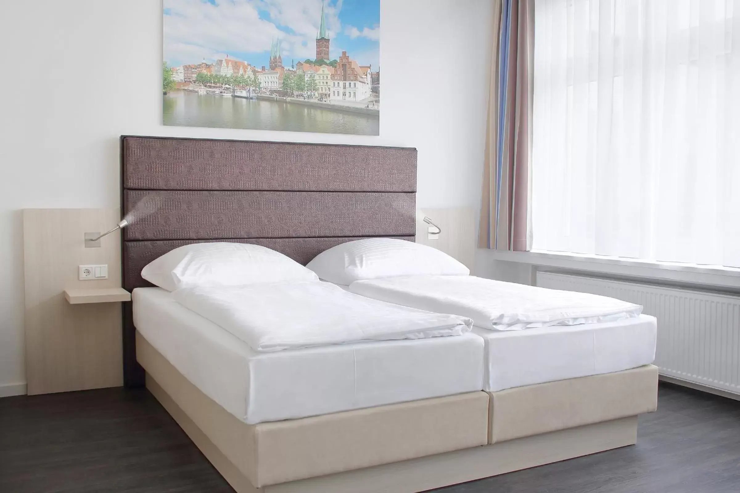 Bedroom, Bed in Viva Hotel Lübeck