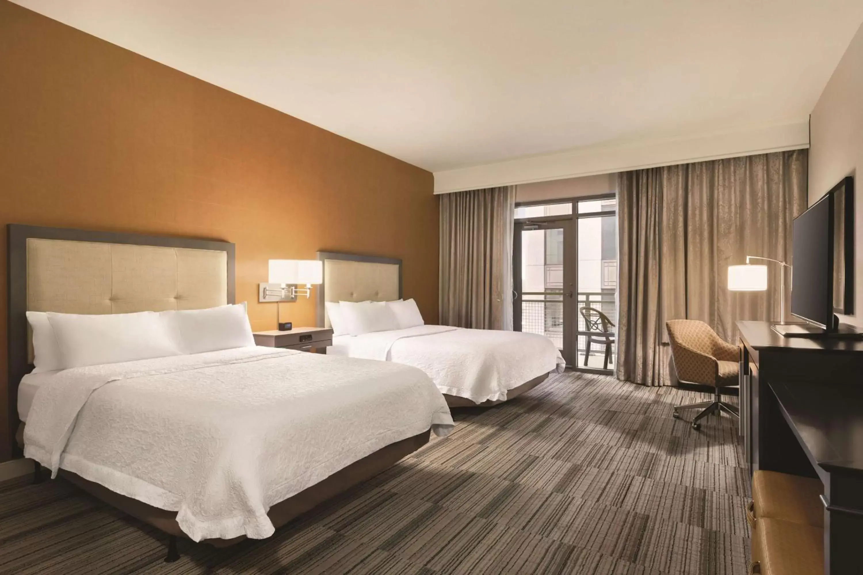 Bedroom, Bed in Hampton Inn & Suites - Roanoke-Downtown, VA