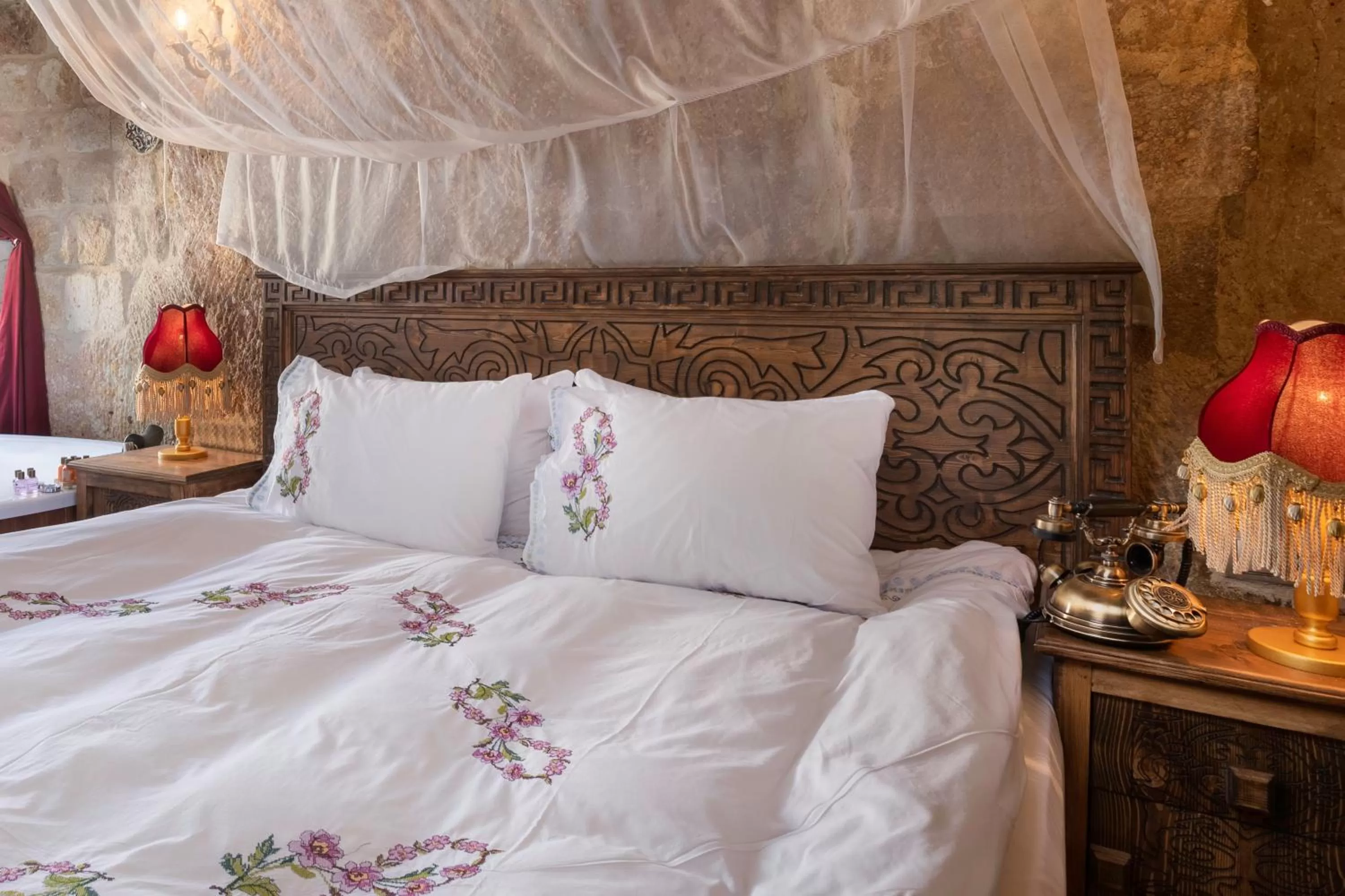 Bed in Kayata Cave Suites Special Class