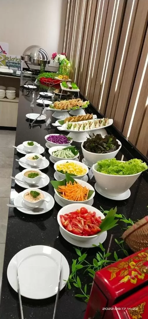 Food in CHRISTEE SUITES HOTEL
