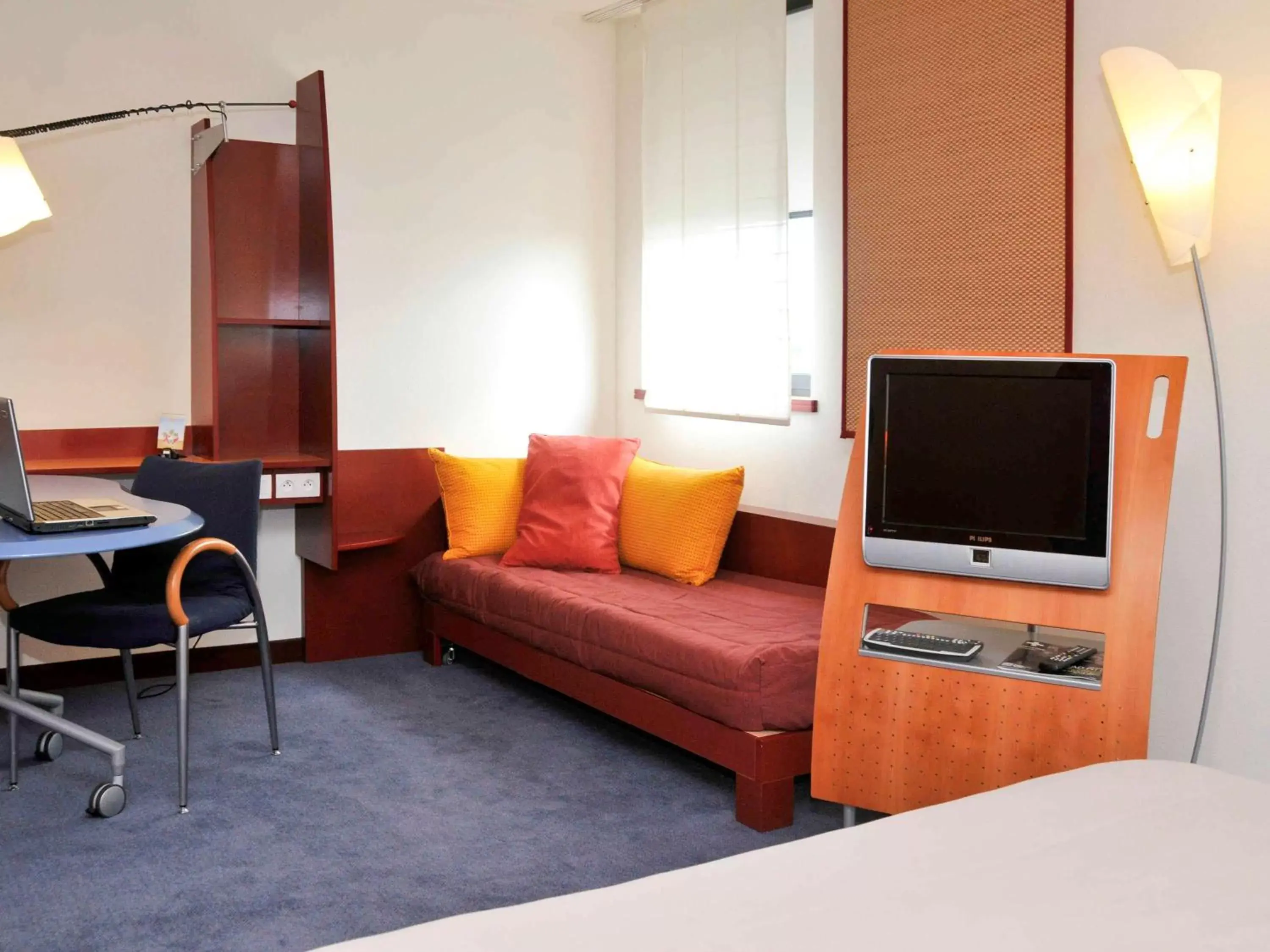 Superior Suite with 1 Double Bed and 1 Single Bed in Novotel Suites Rouen Normandie