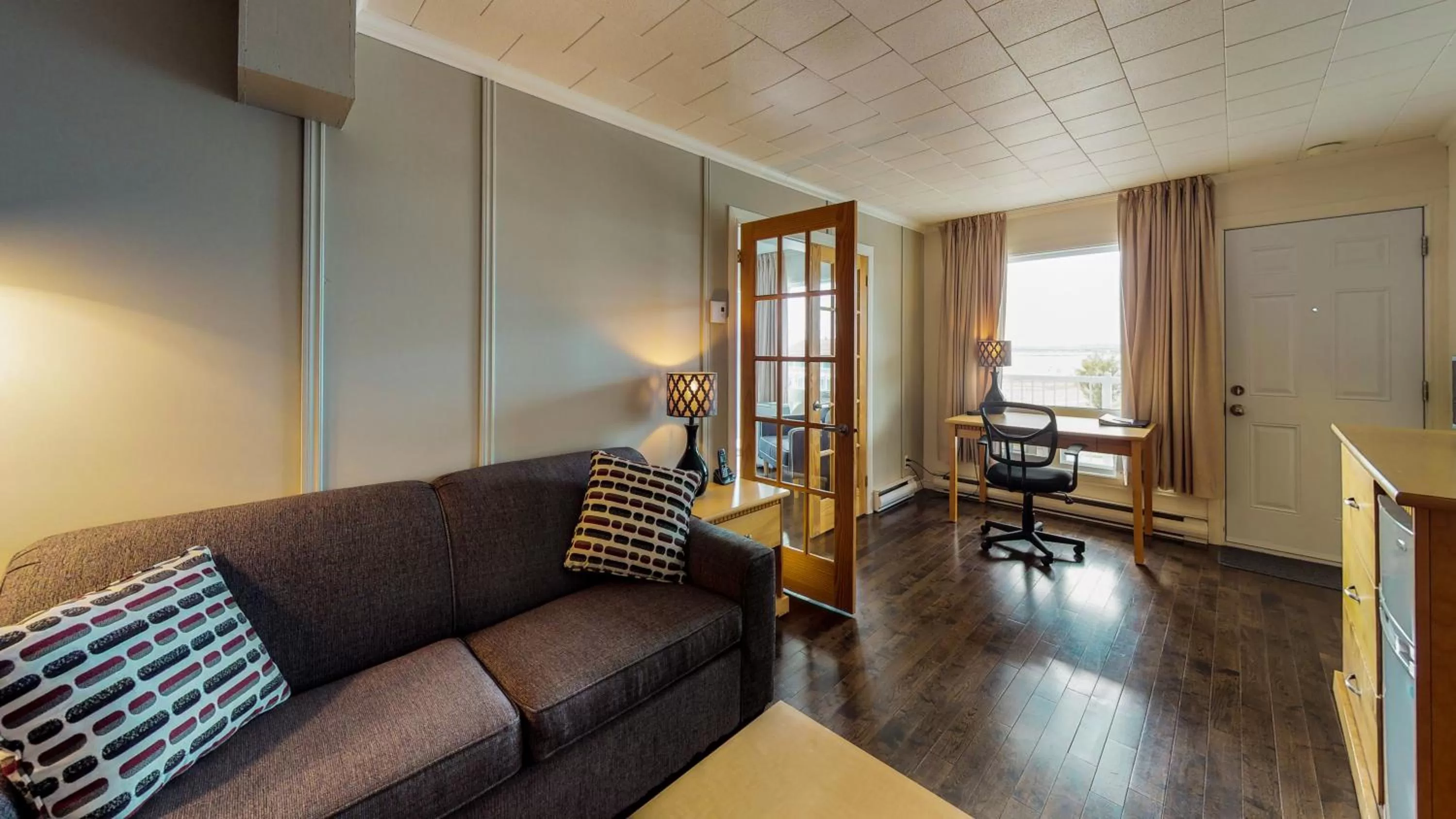 Staff, Seating Area in Hostellerie Baie Bleue