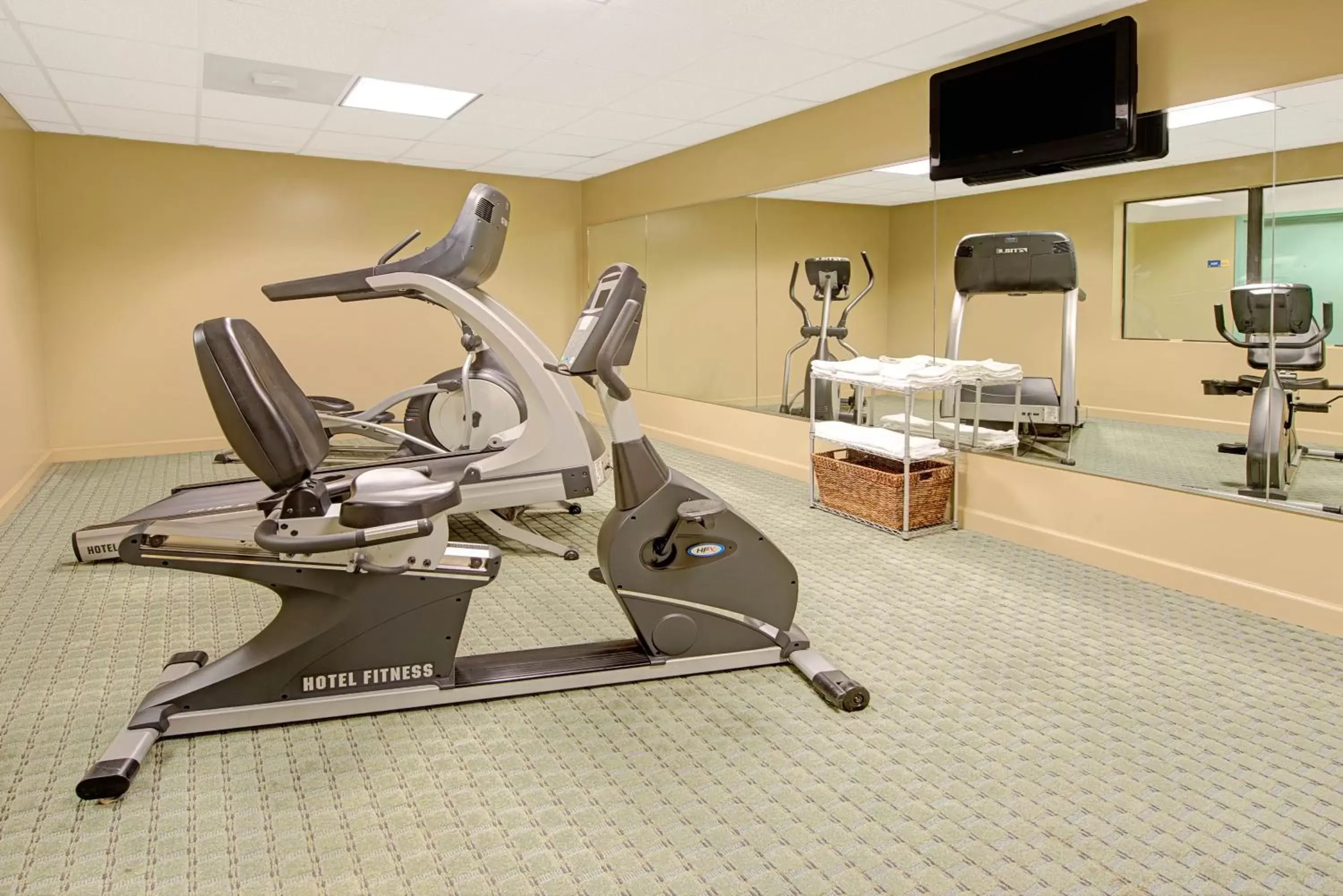 Fitness centre/facilities, Fitness Center/Facilities in Days Inn by Wyndham Downtown St. Louis