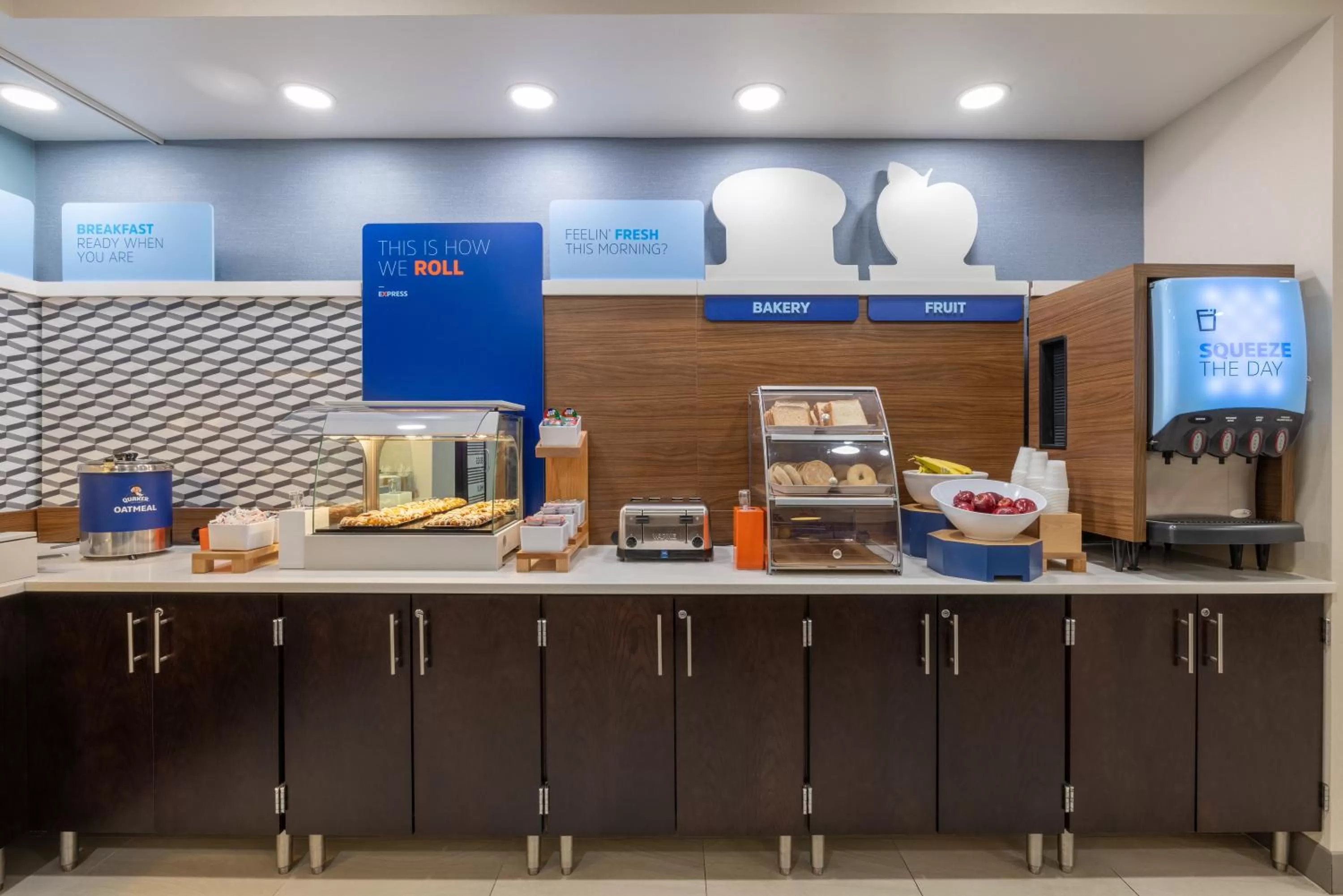 Buffet breakfast in Holiday Inn Express Rochester South - Mayo Area by IHG
