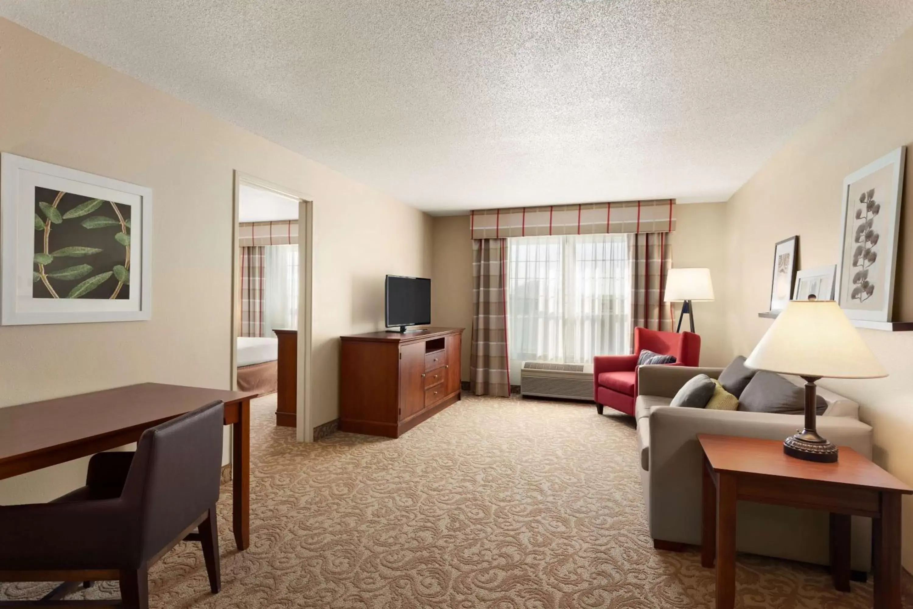 Photo of the whole room, TV/Entertainment Center in Country Inn & Suites by Radisson, Fort Dodge, IA