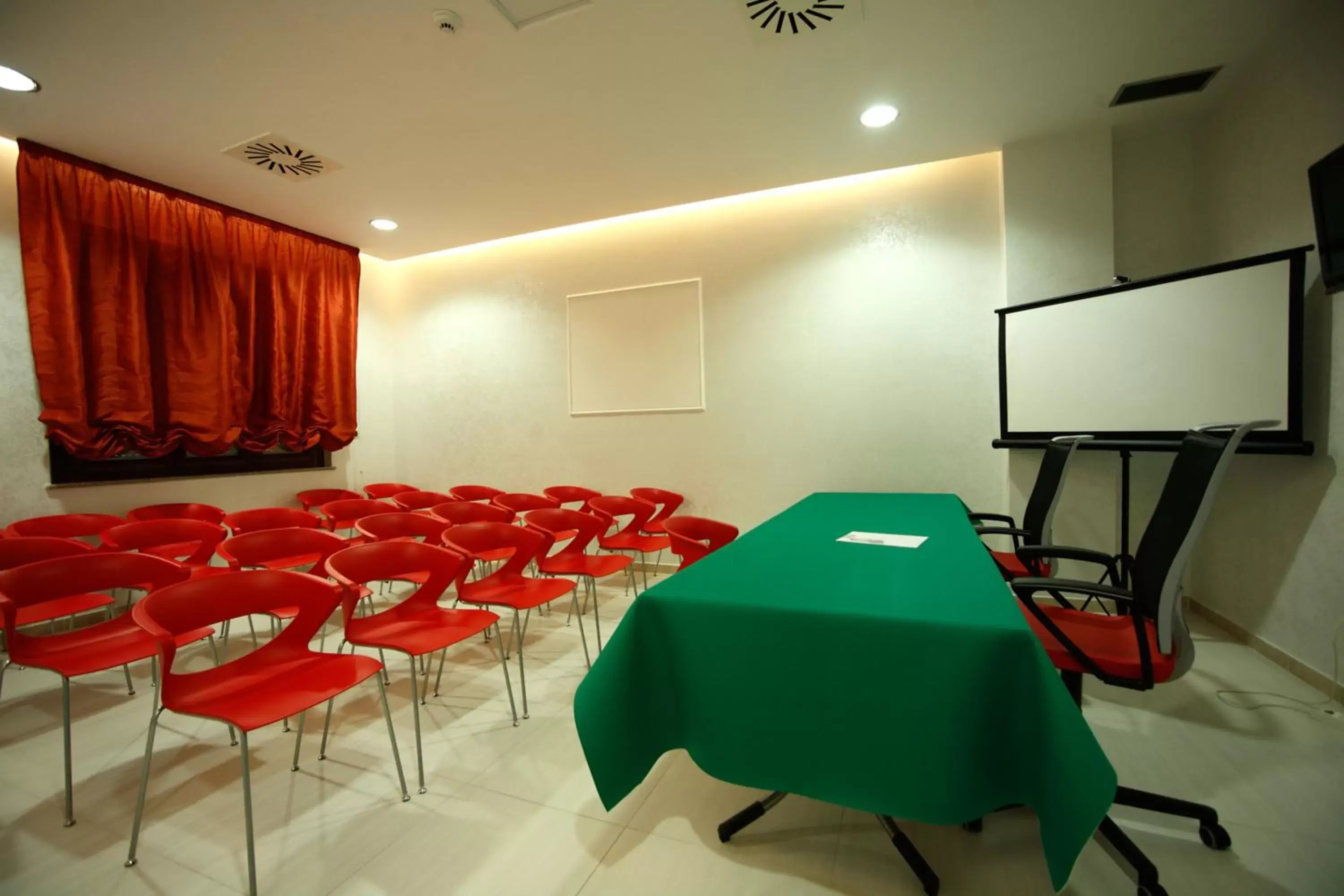 Business facilities in Grand Hotel Paradiso