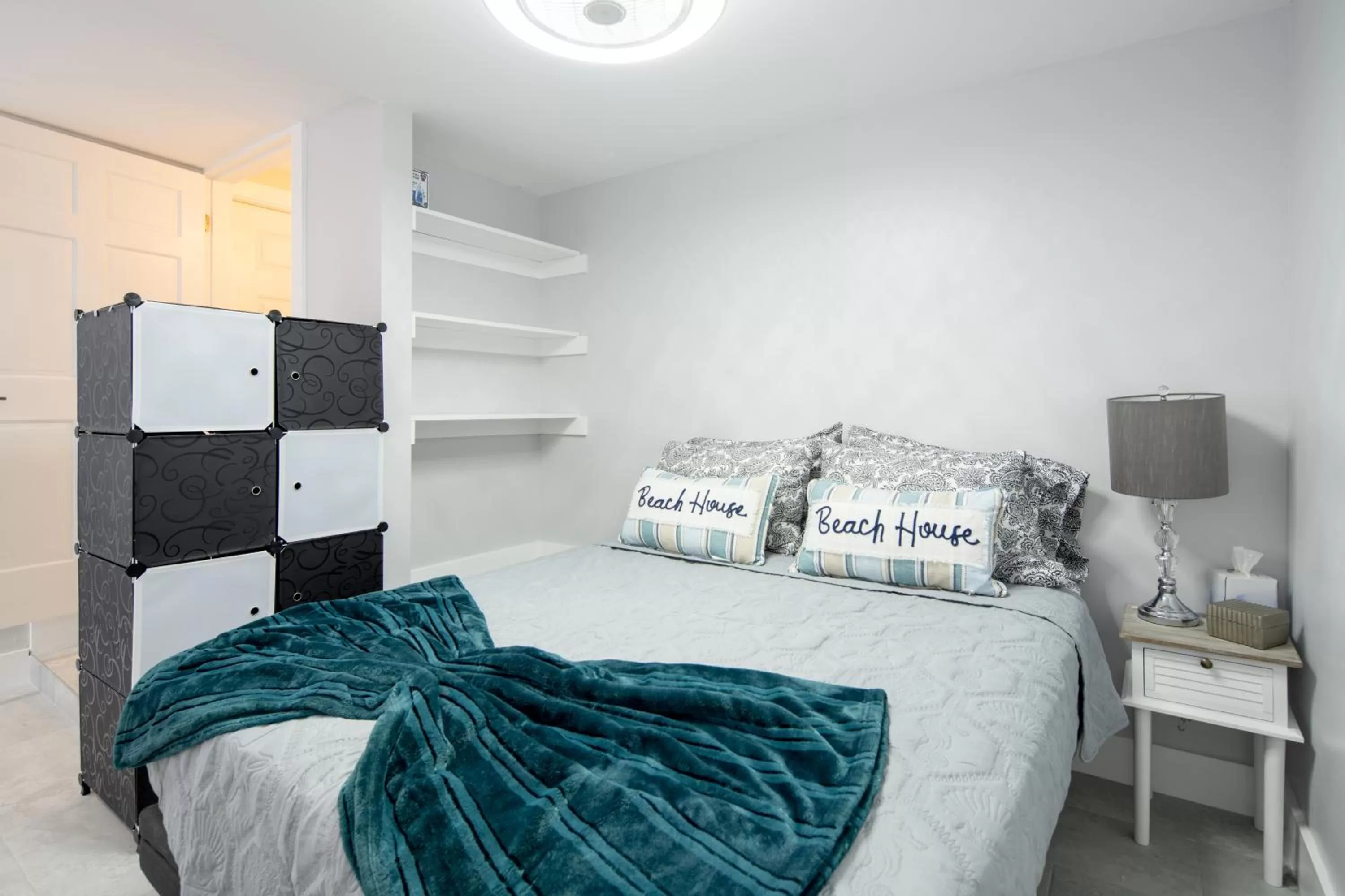 Bedroom, Bed in The Surf Hollywood Beach